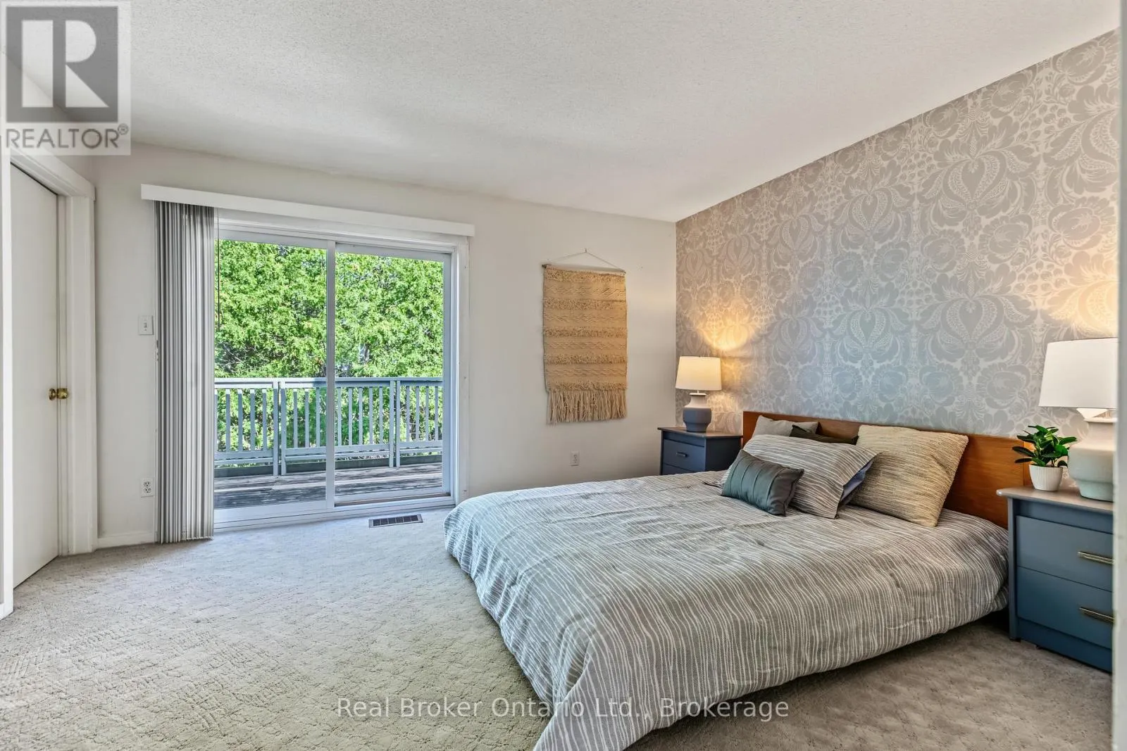 31 - 127 FAIRWAY CRESCENT #31