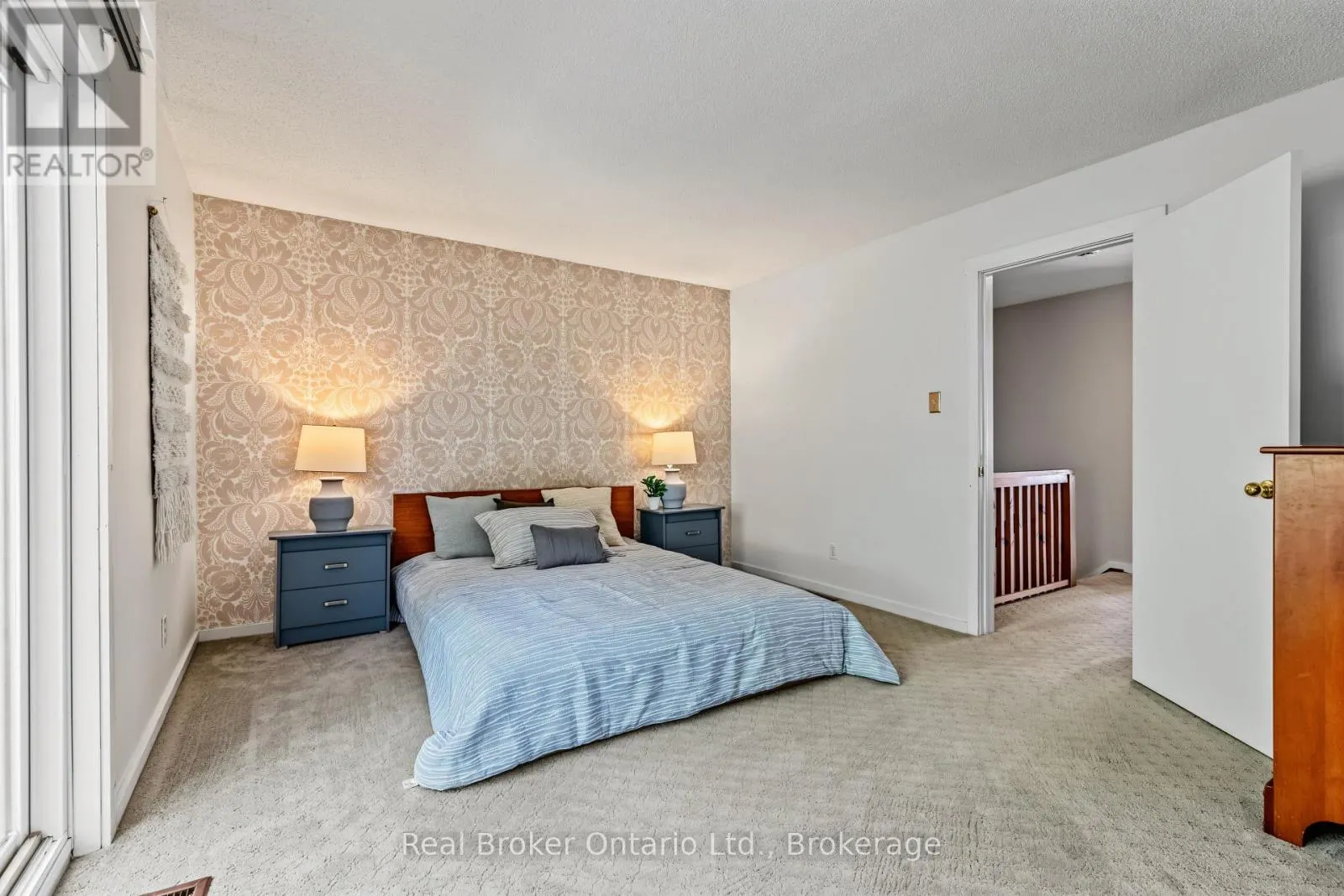 31 - 127 FAIRWAY CRESCENT #31