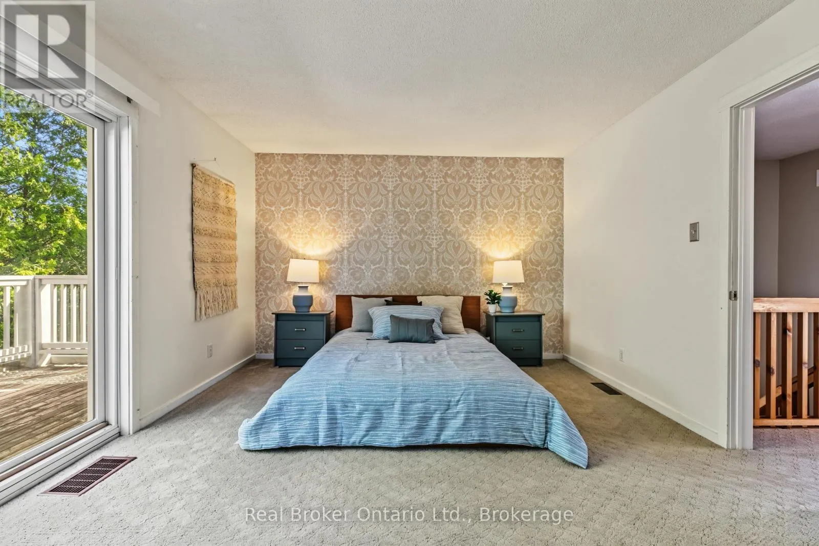 31 - 127 FAIRWAY CRESCENT #31