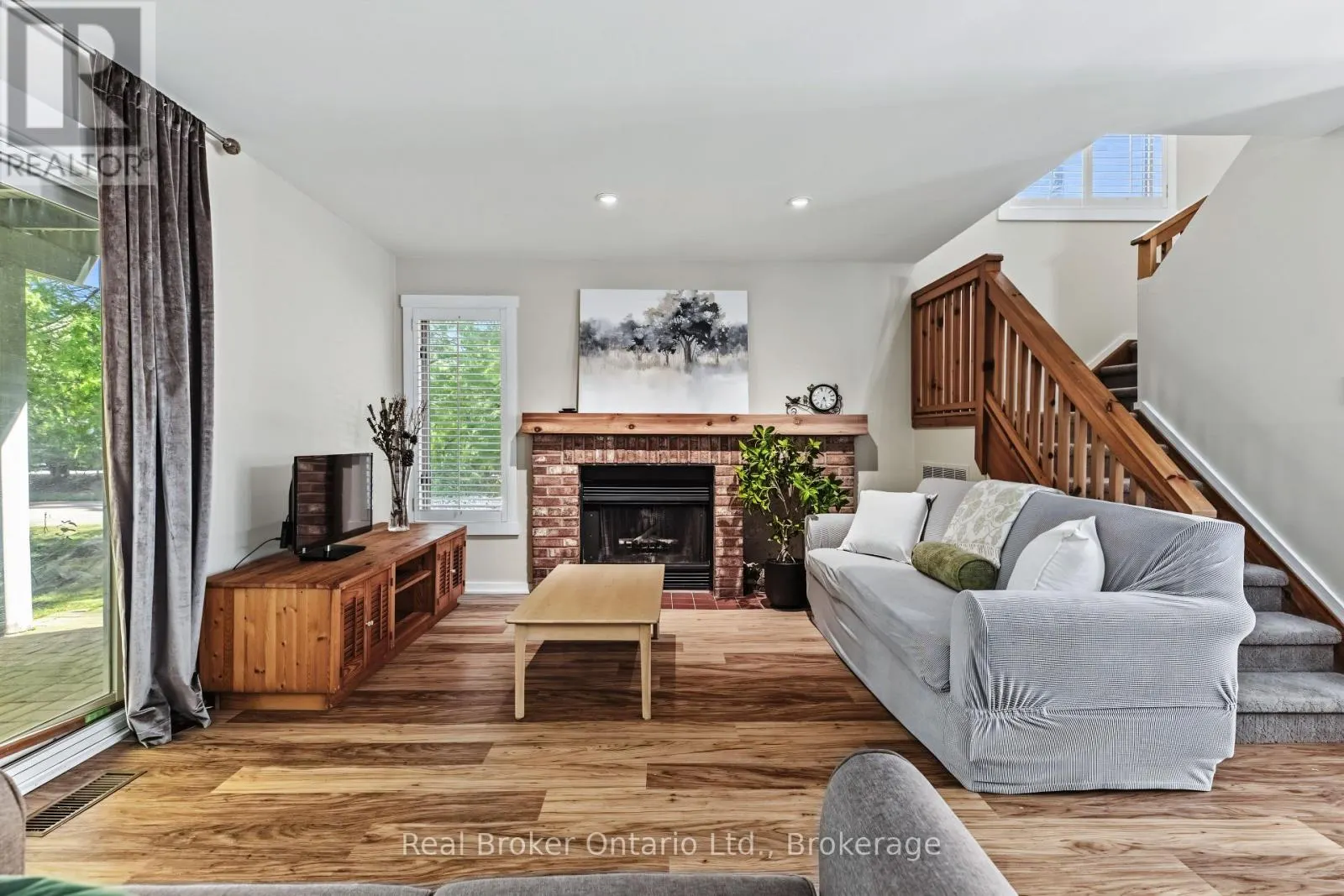 31 - 127 FAIRWAY CRESCENT #31