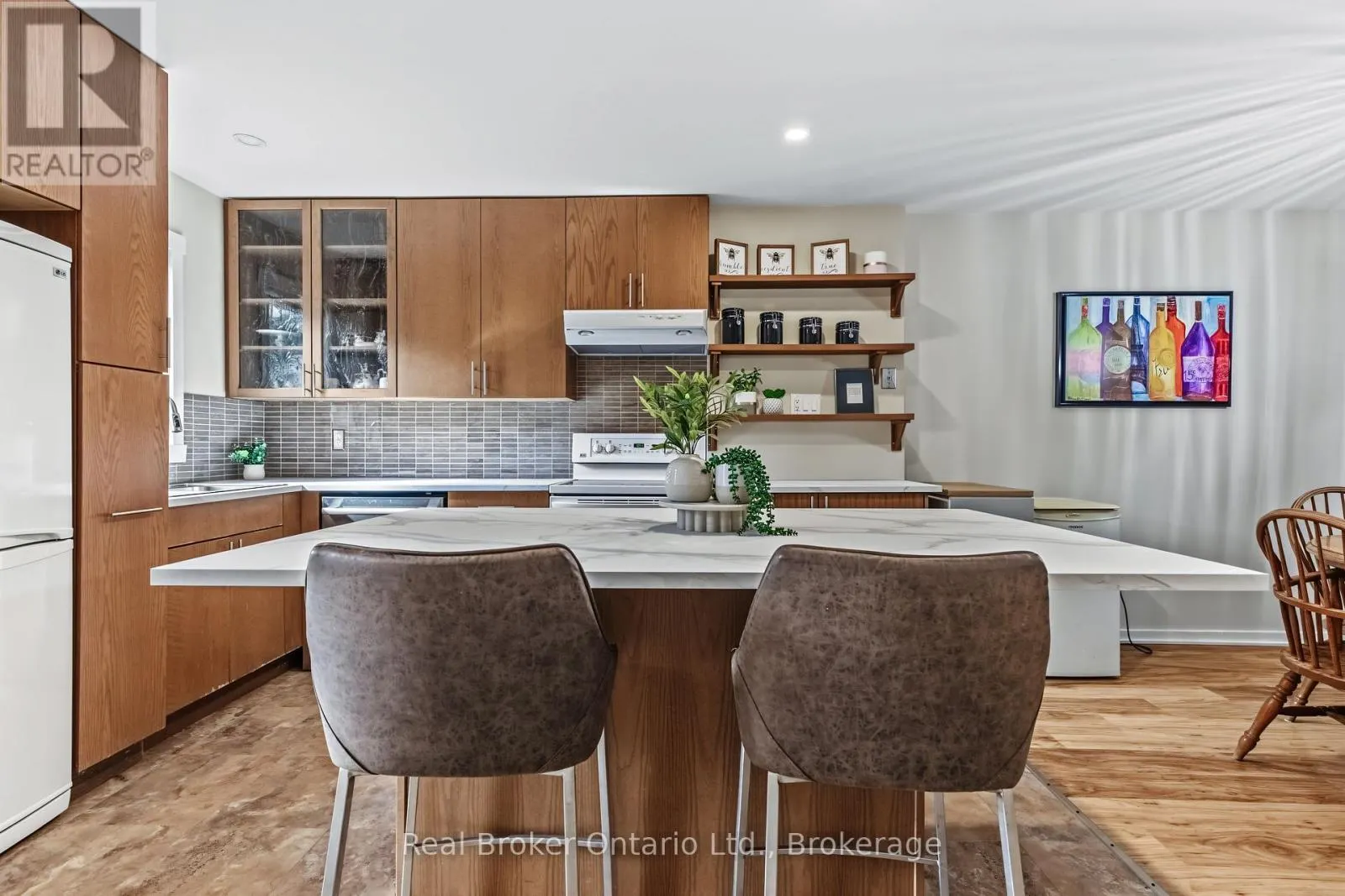 31 - 127 FAIRWAY CRESCENT #31