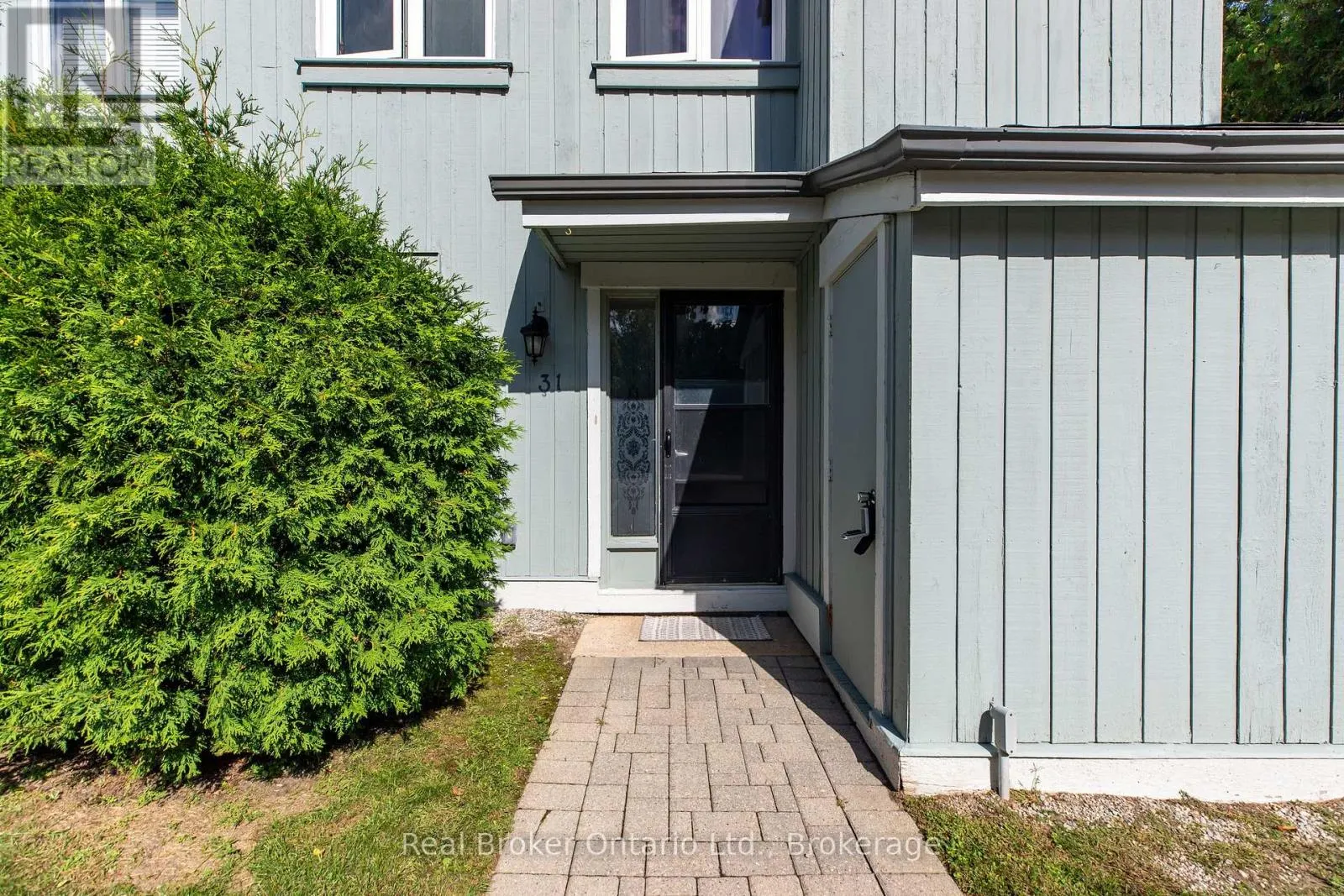 31 - 127 FAIRWAY CRESCENT #31