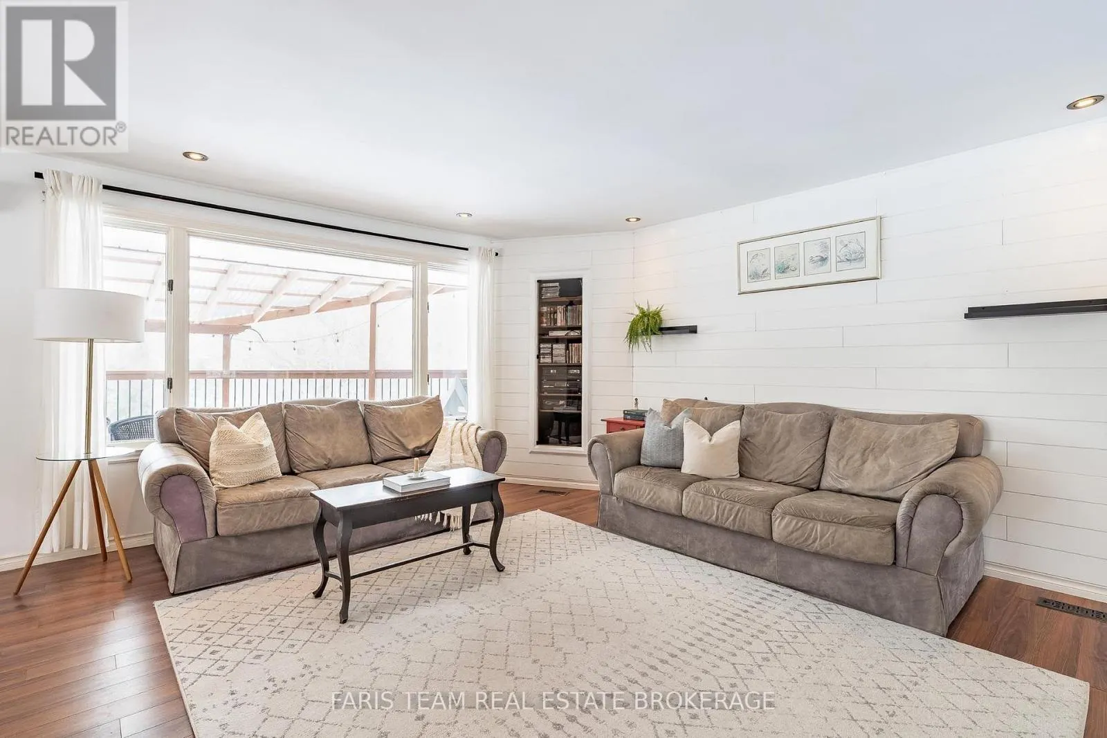 1520 ROSEMOUNT ROAD