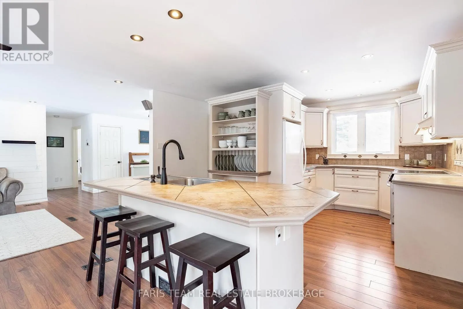 1520 ROSEMOUNT ROAD