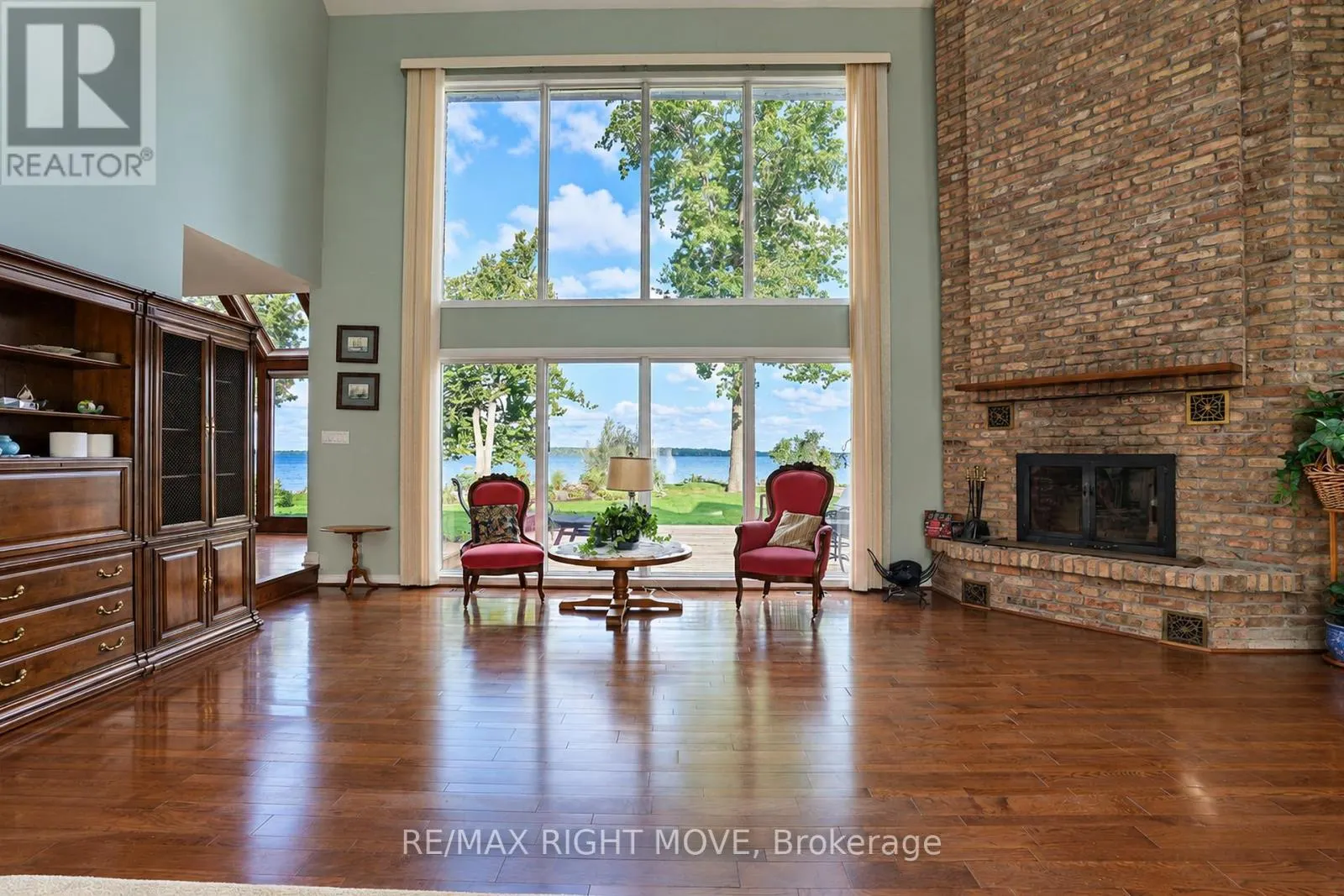 2199 THOMSON CRESCENT