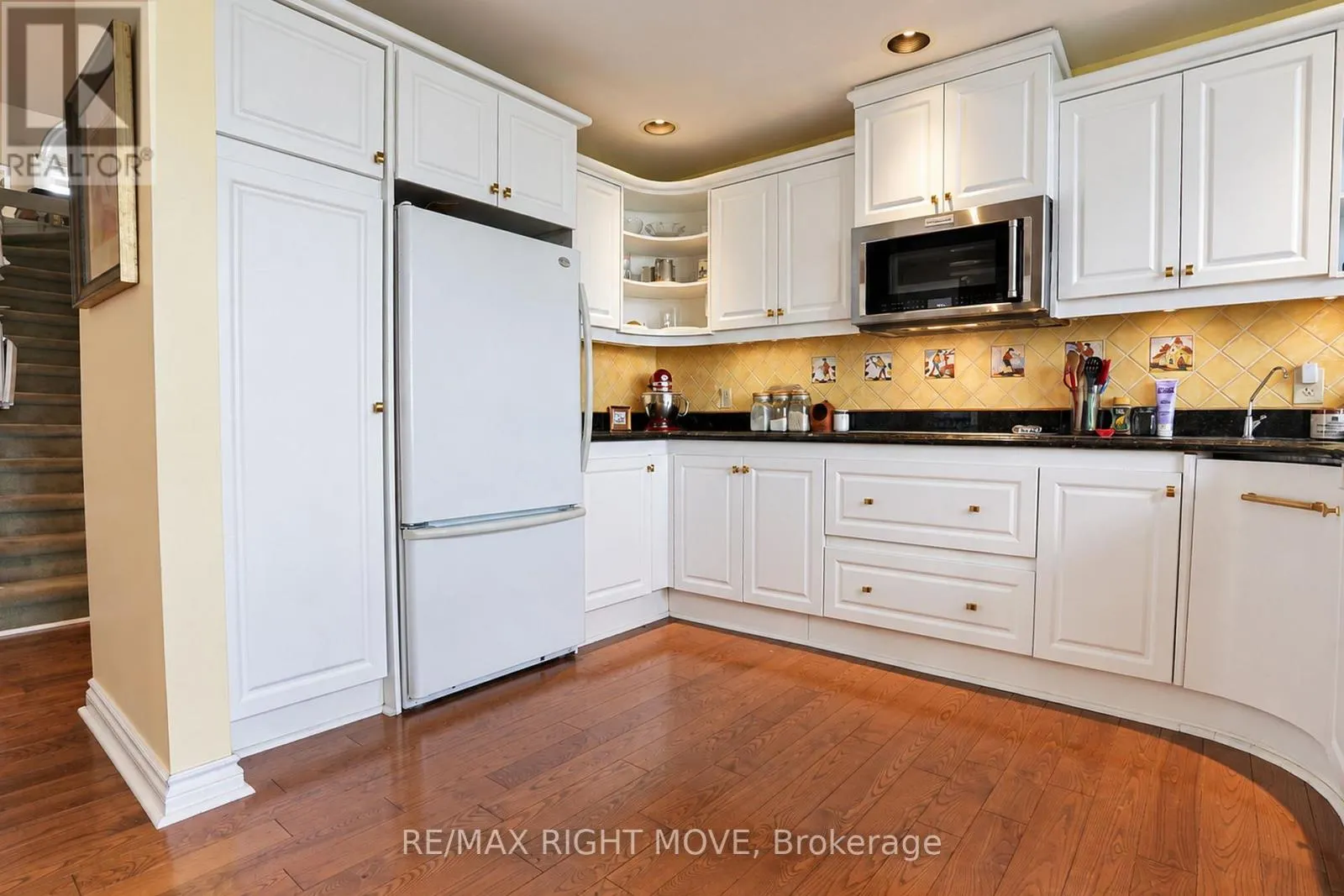 2199 THOMSON CRESCENT