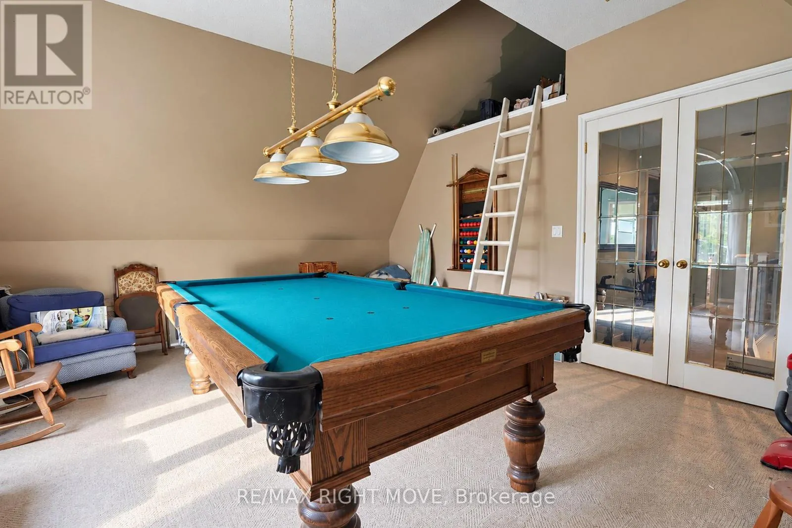 2199 THOMSON CRESCENT