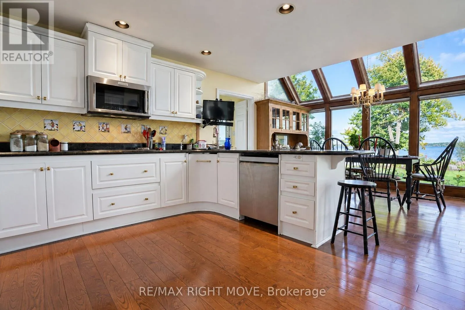 2199 THOMSON CRESCENT