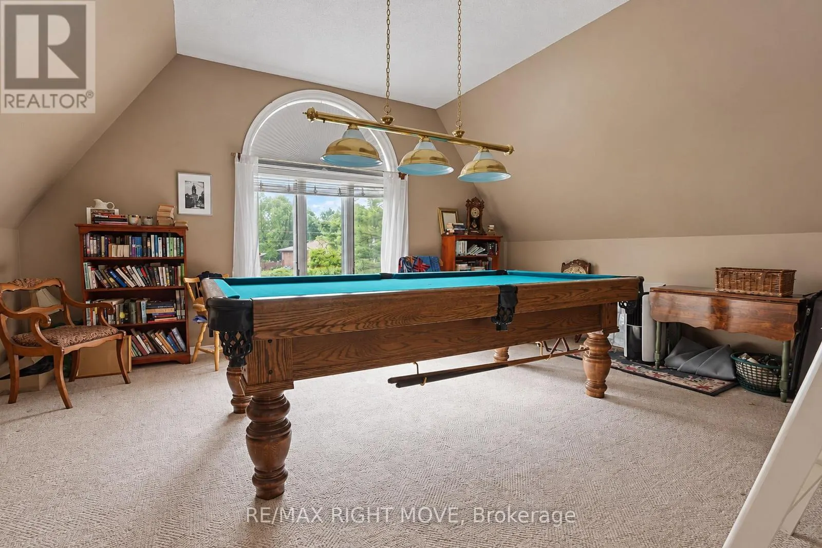 2199 THOMSON CRESCENT