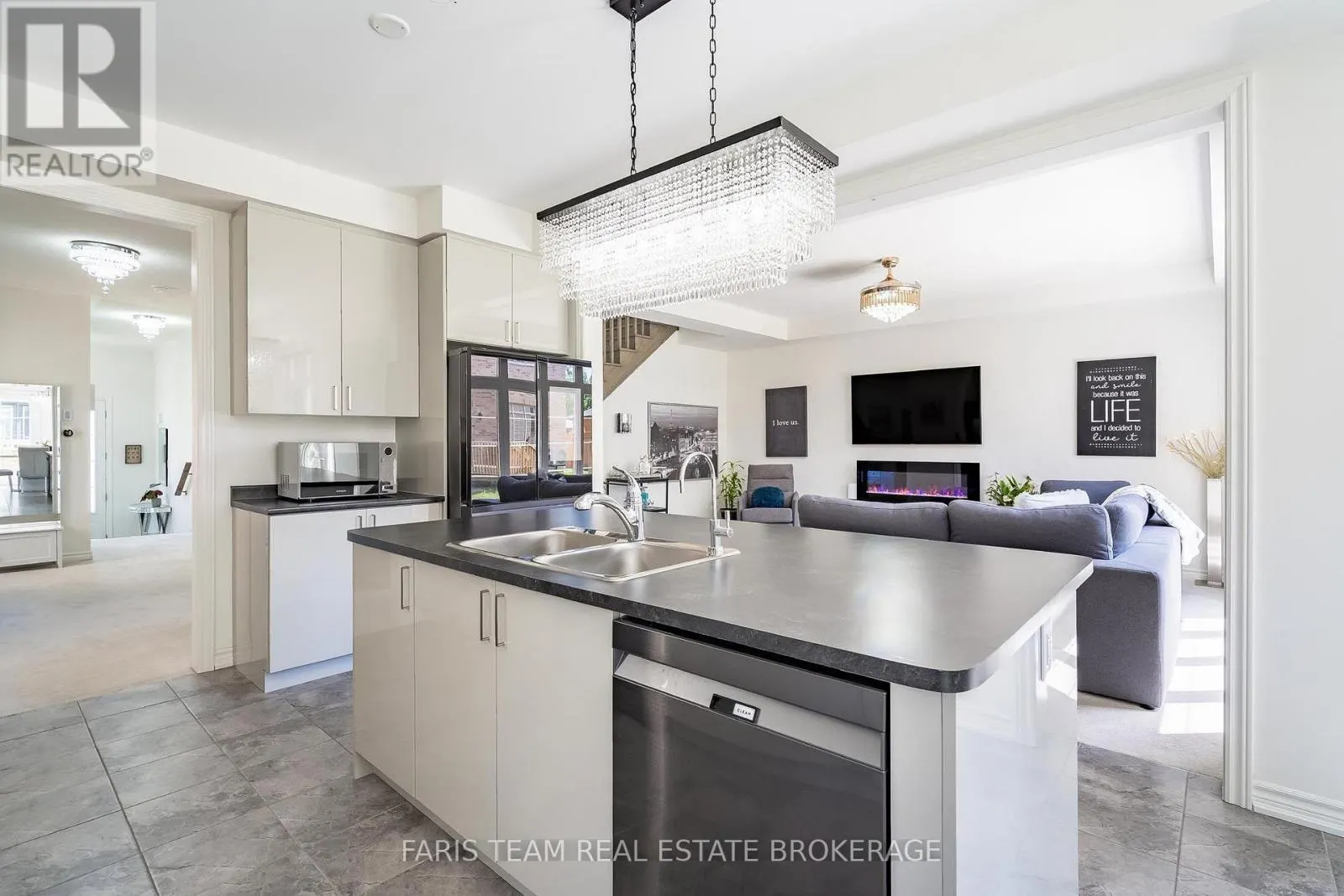 24 SASSAFRAS ROAD