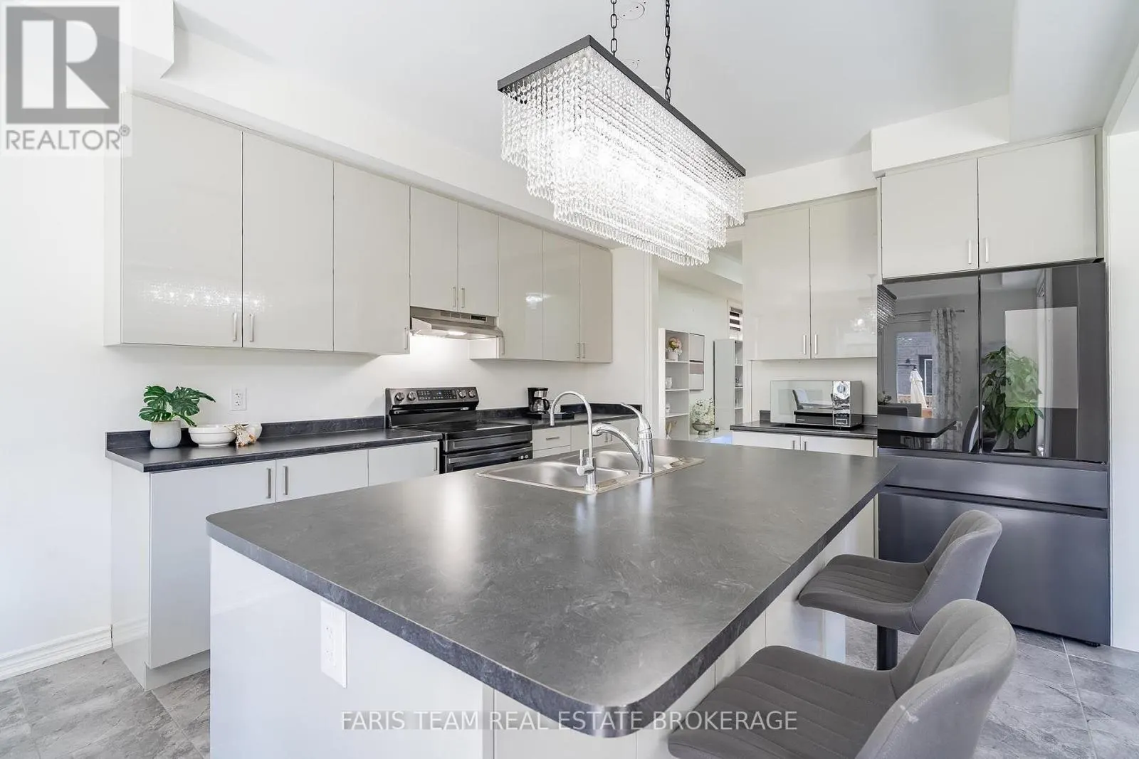 24 SASSAFRAS ROAD