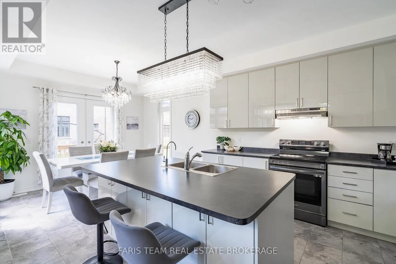 24 SASSAFRAS ROAD