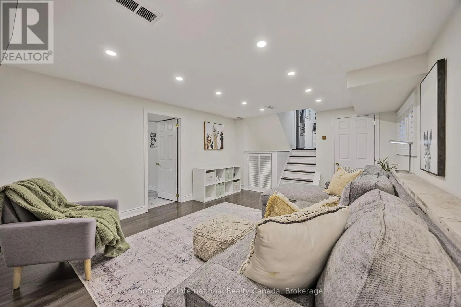 4 PEACHER STREET