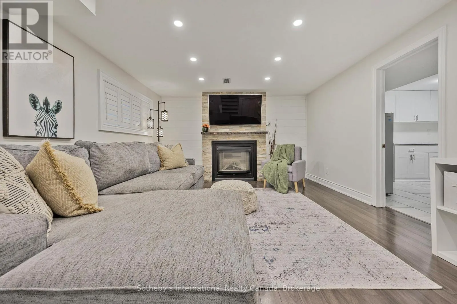4 PEACHER STREET