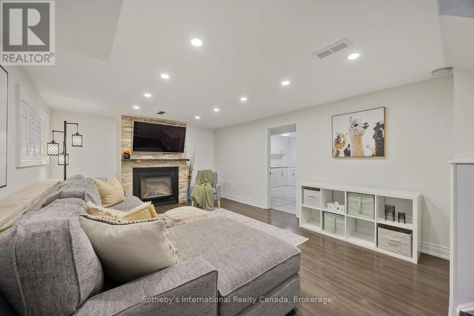 4 PEACHER STREET