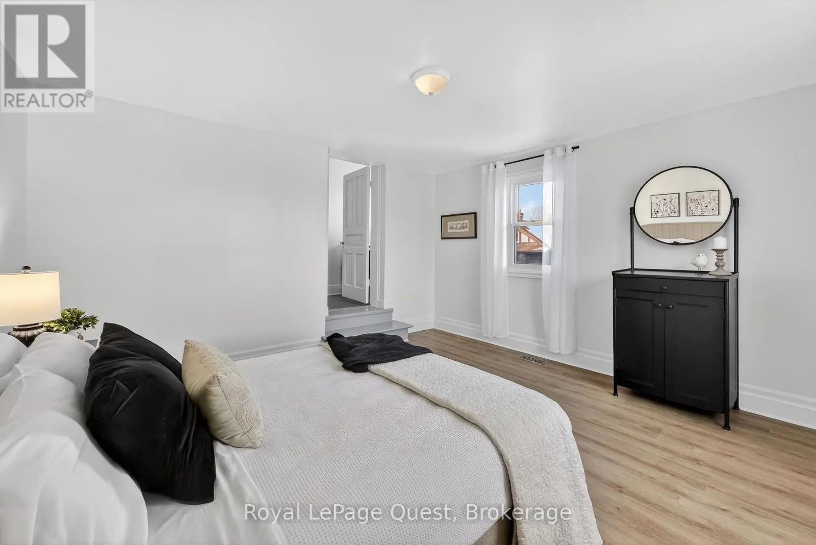 109 BRANT STREET E