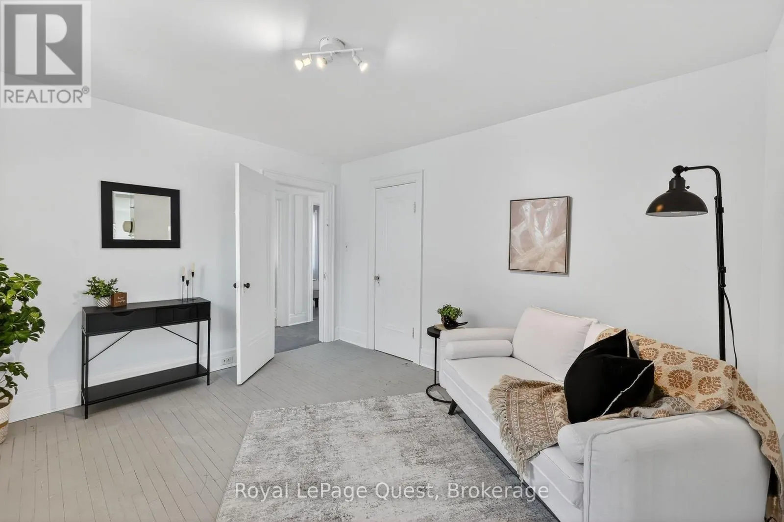 109 BRANT STREET E