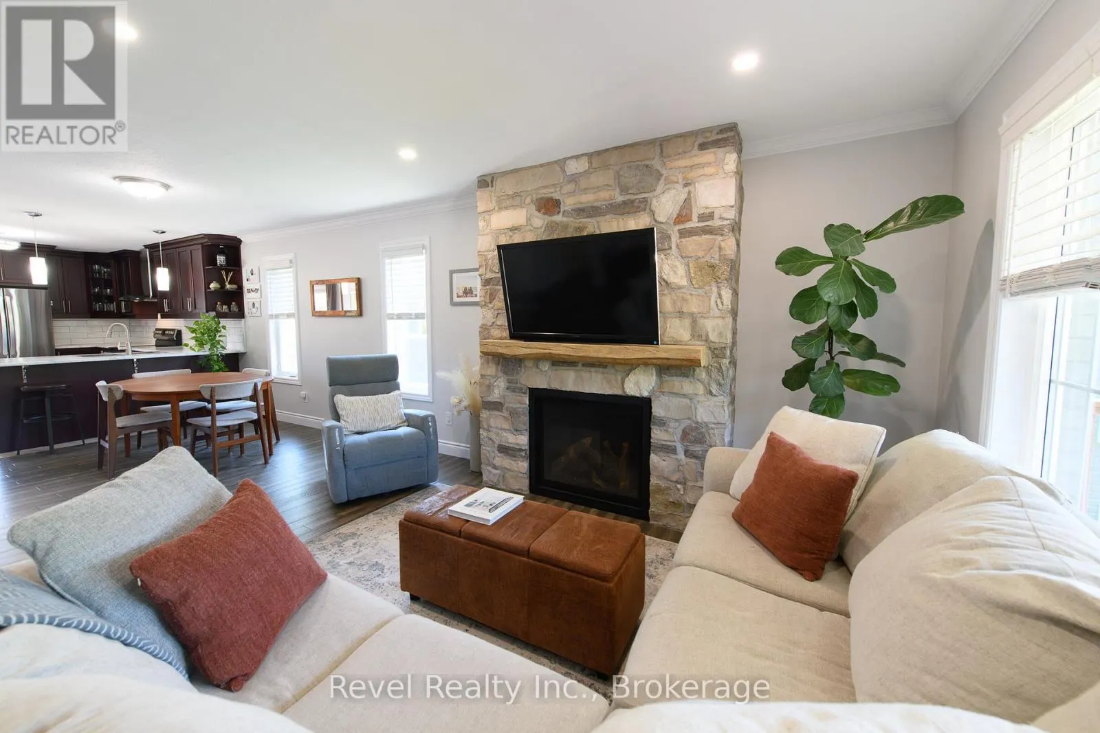 37 MARILYN AVENUE N