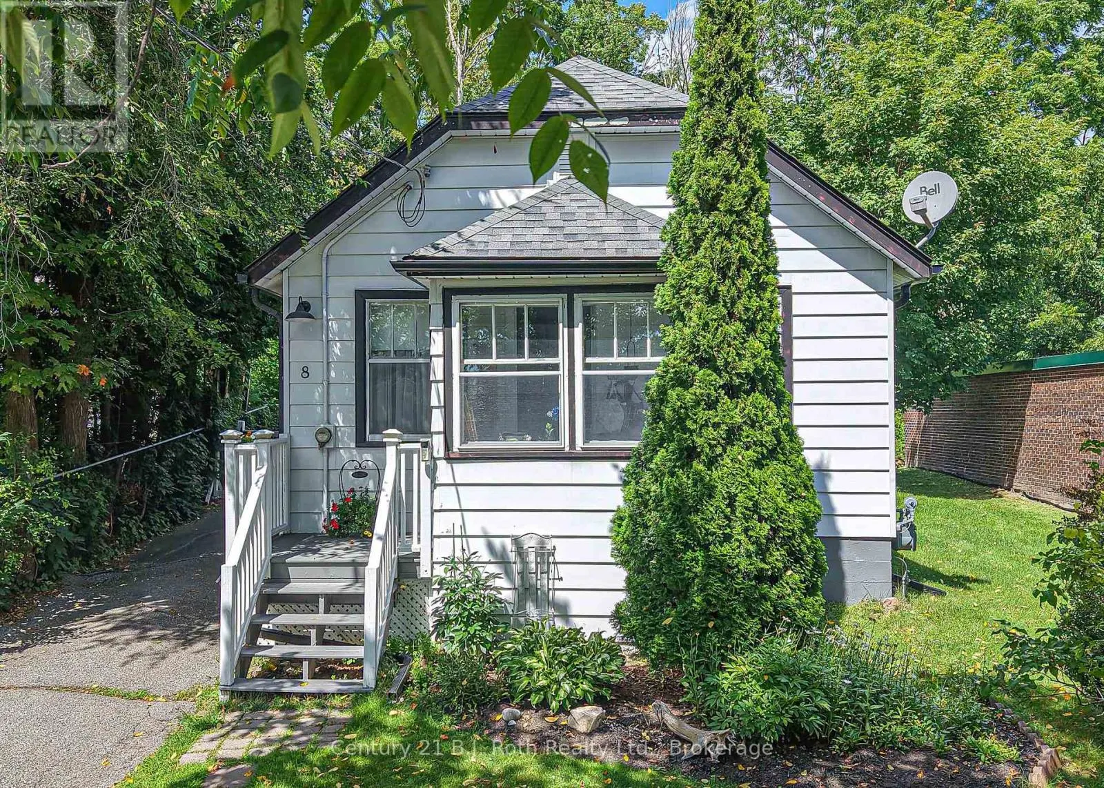 8 DUNN AVENUE