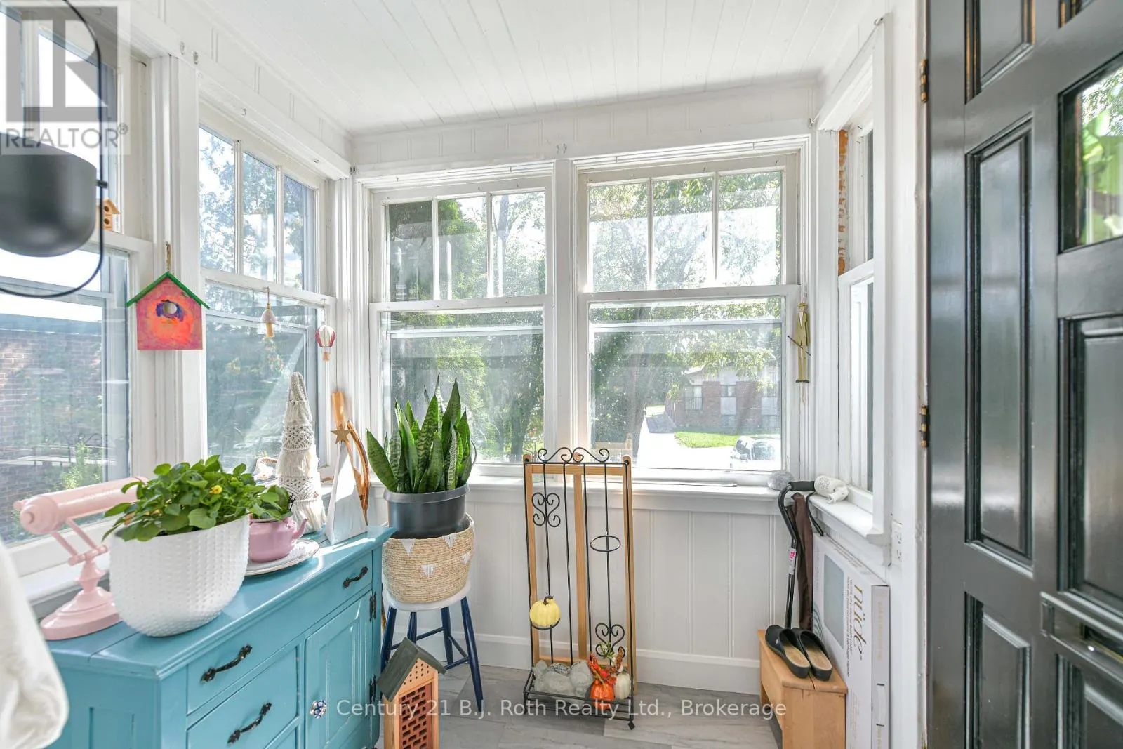 8 DUNN AVENUE