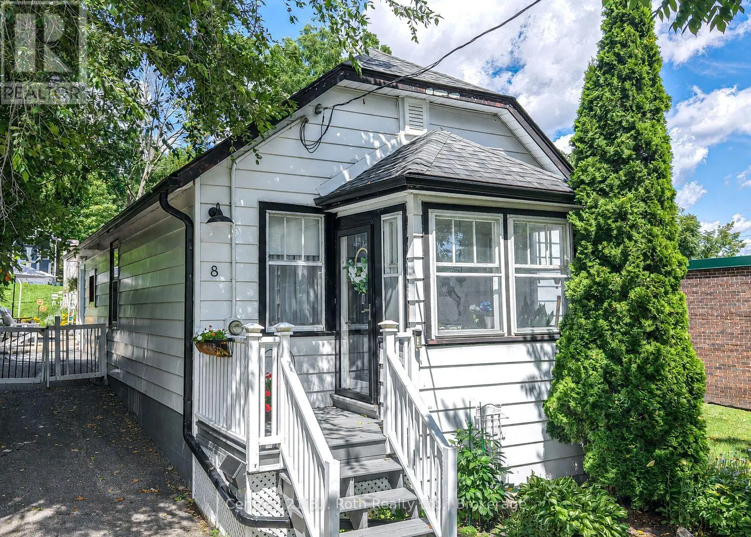8 DUNN AVENUE
