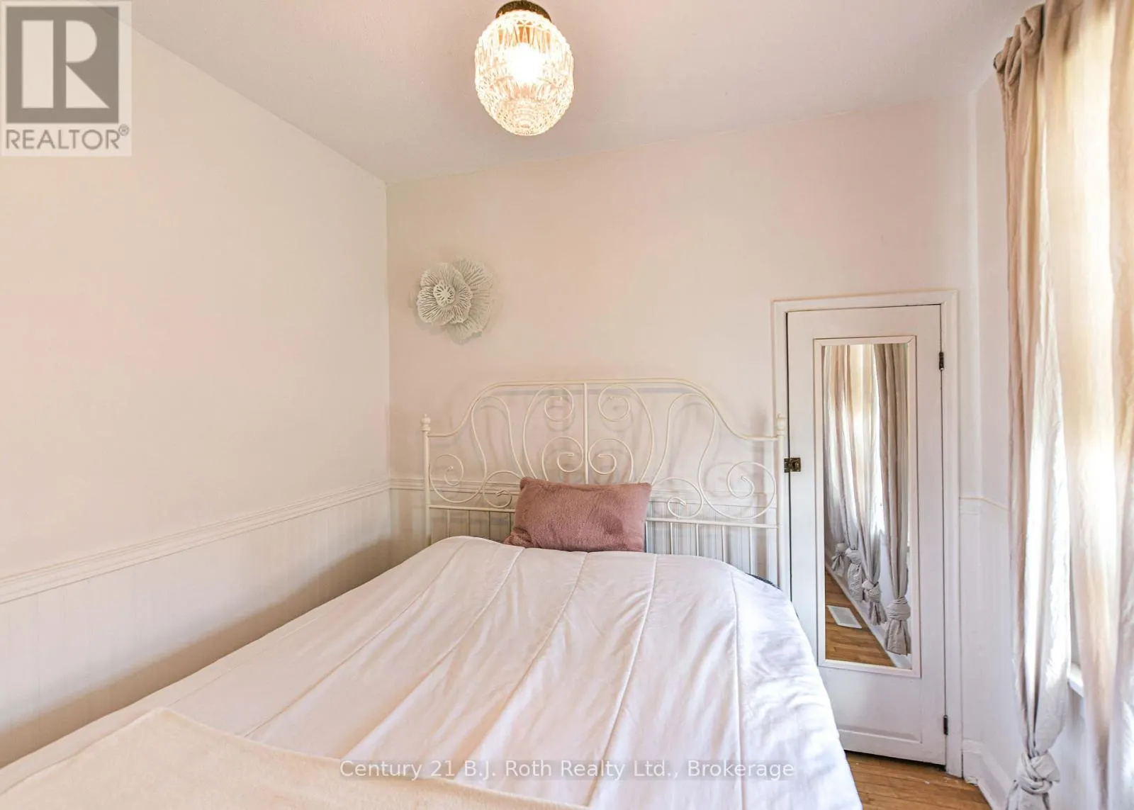8 DUNN AVENUE