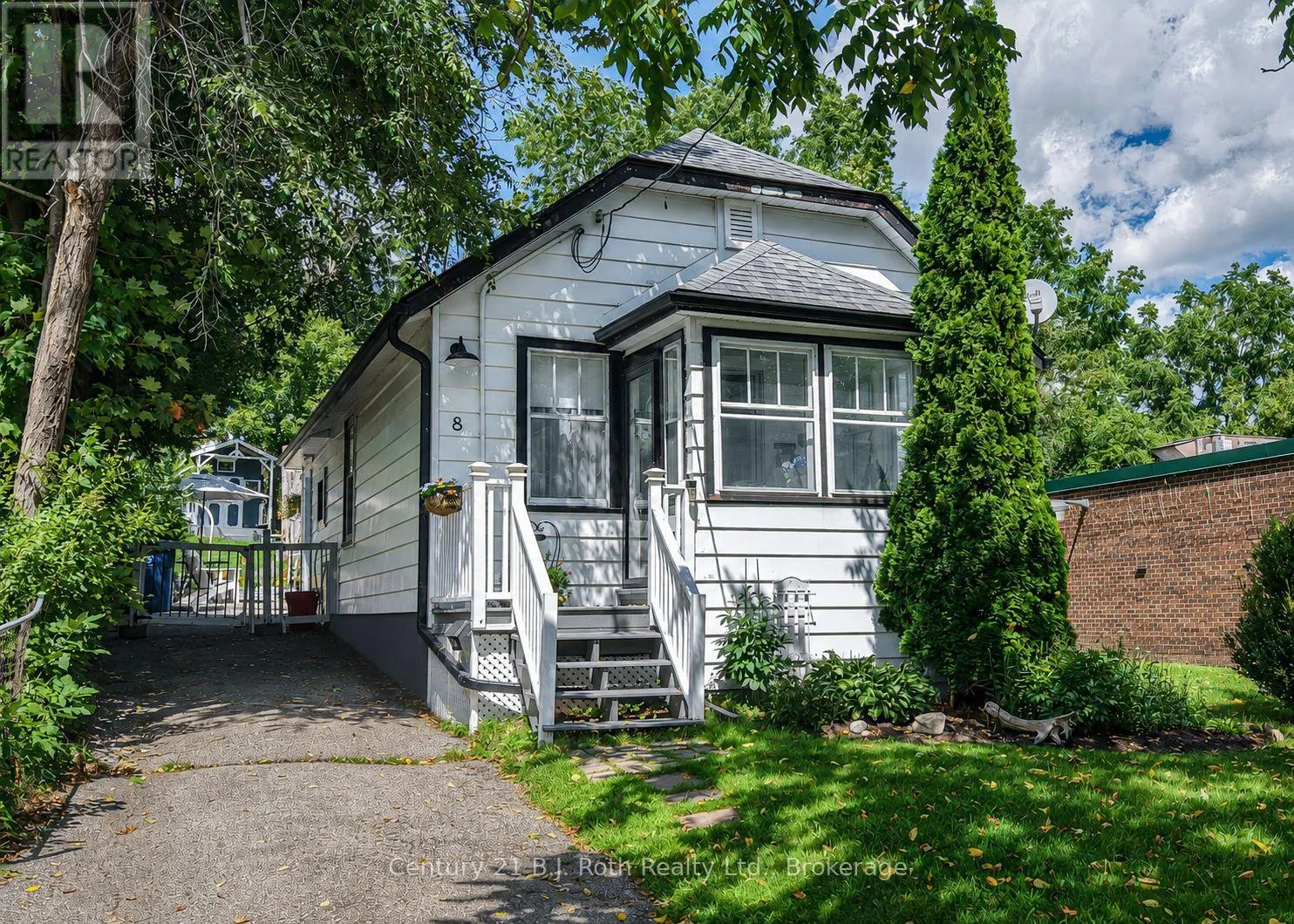 8 DUNN AVENUE