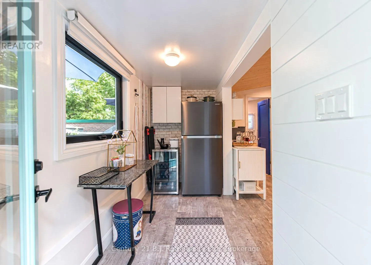 8 DUNN AVENUE