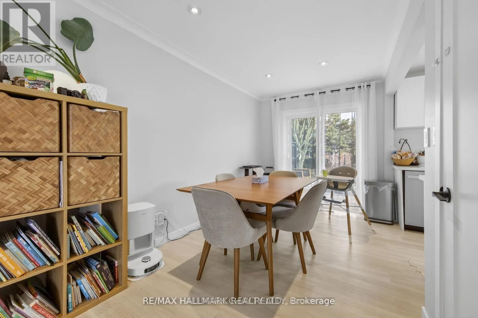 89 NORTH ST WEST (MAIN FLOOR ONLY) STREET N