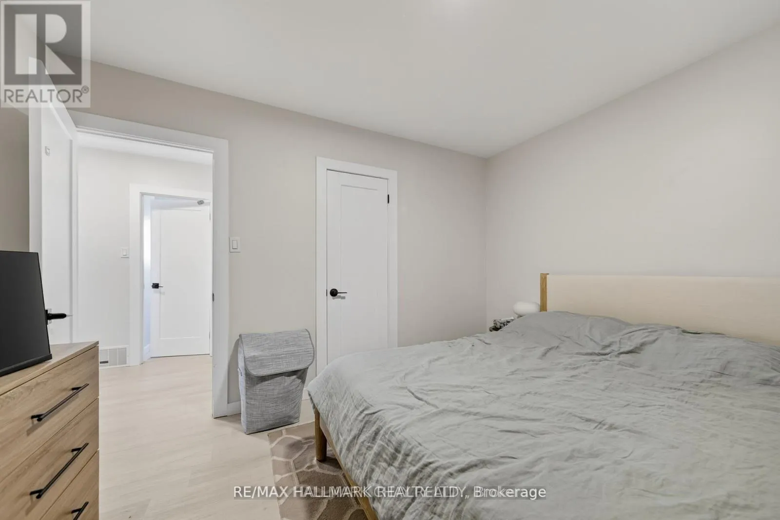 89 NORTH ST WEST (MAIN FLOOR ONLY) STREET N