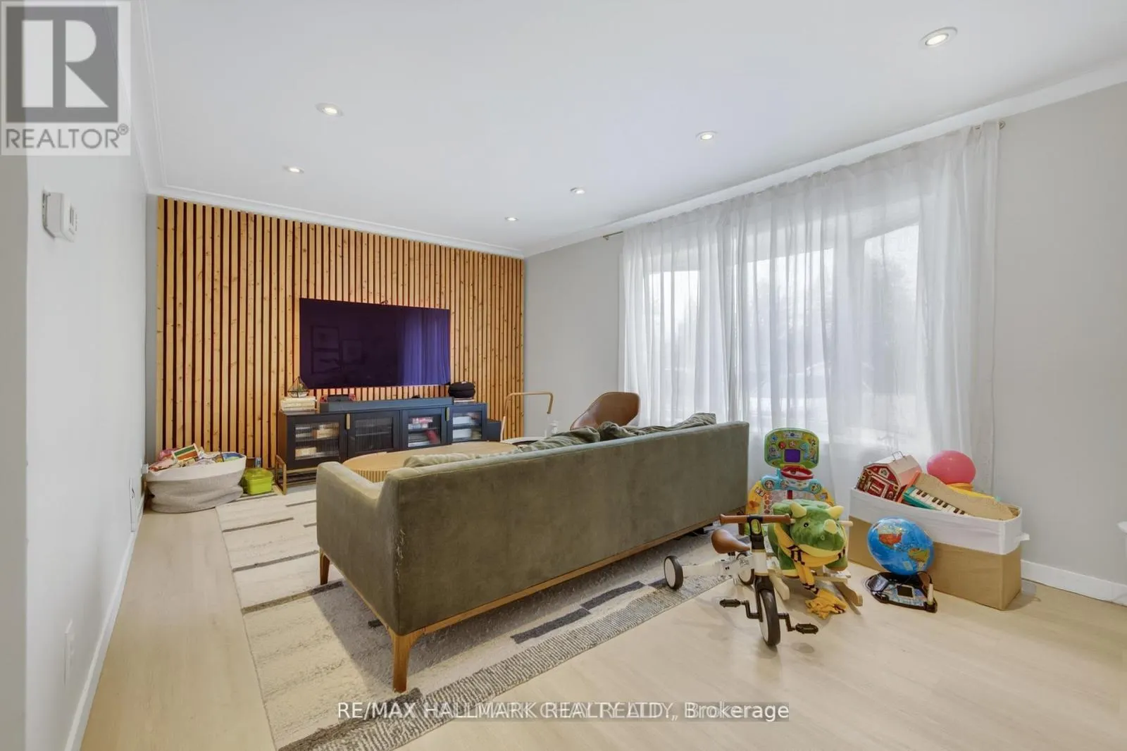 89 NORTH ST WEST (MAIN FLOOR ONLY) STREET N