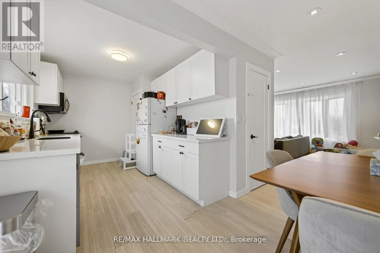 89 NORTH ST WEST (MAIN FLOOR ONLY) STREET N