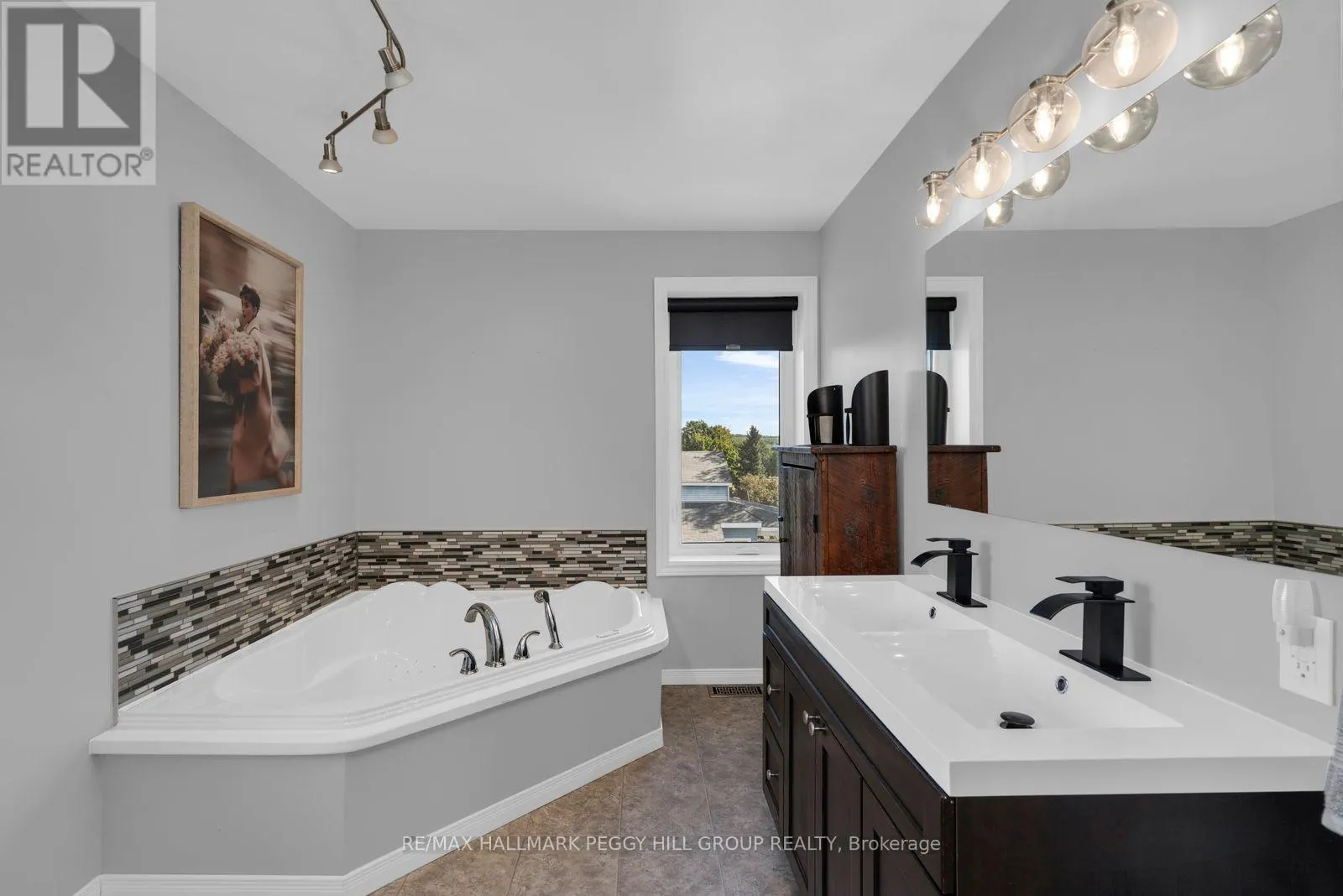 312 LAFONTAINE ROAD W