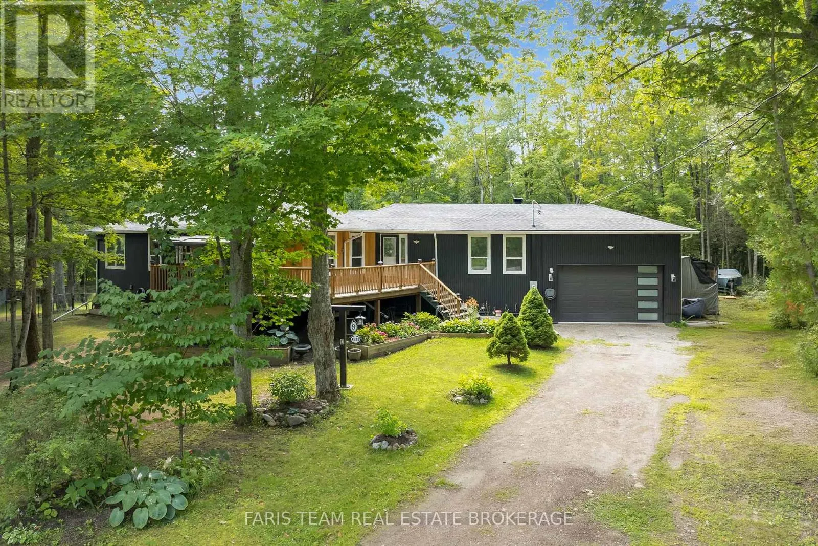 8 JOLIET CRESCENT