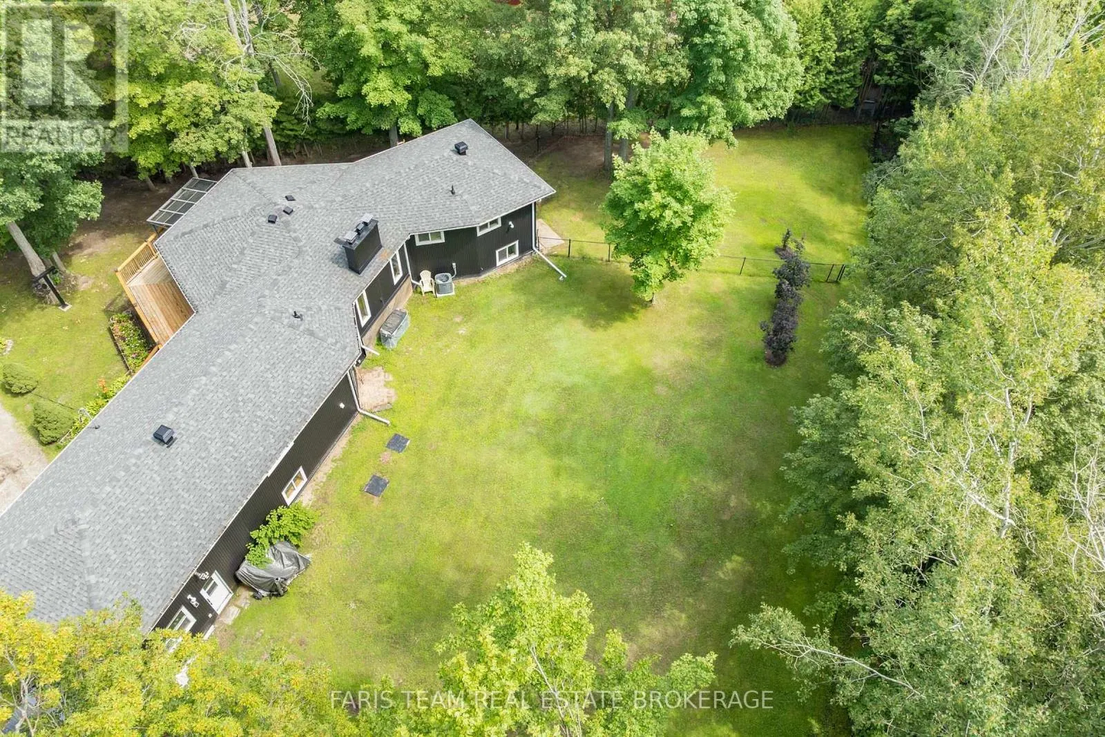 8 JOLIET CRESCENT