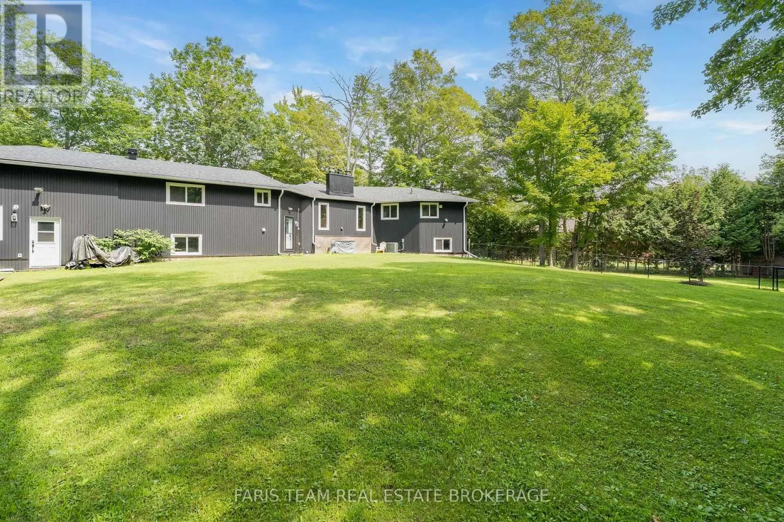 8 JOLIET CRESCENT