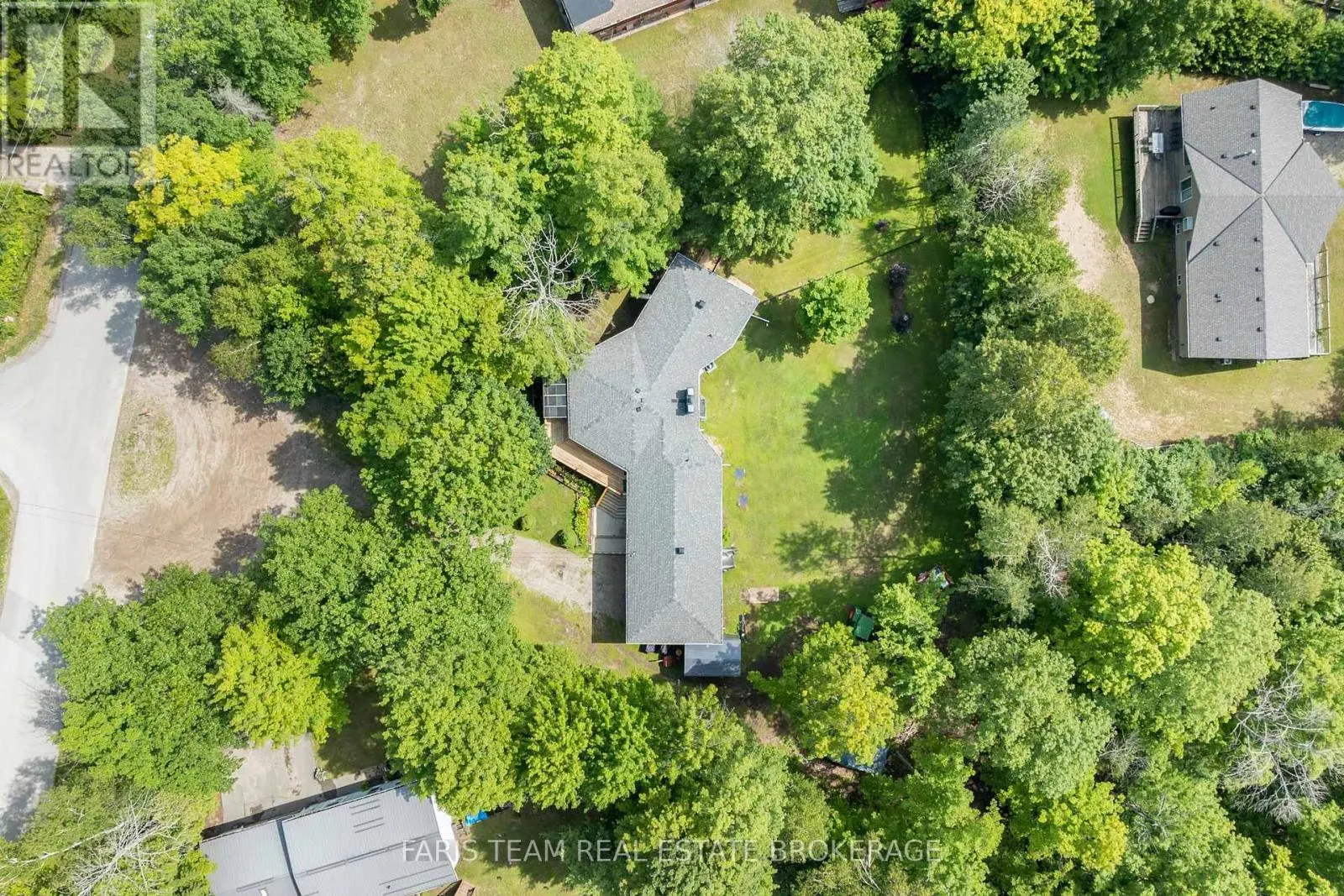 8 JOLIET CRESCENT