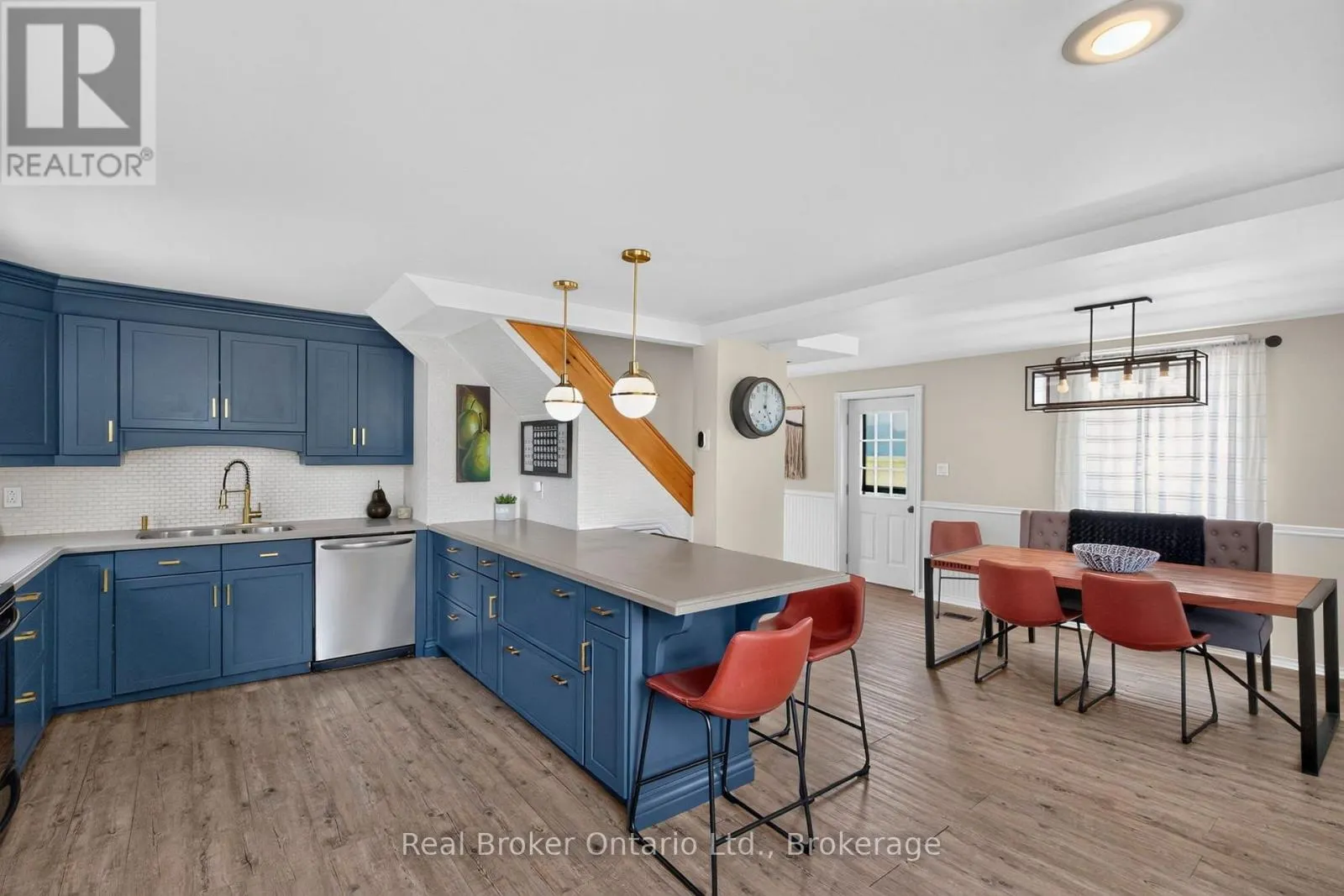 597 LAFONTAINE  ROAD W