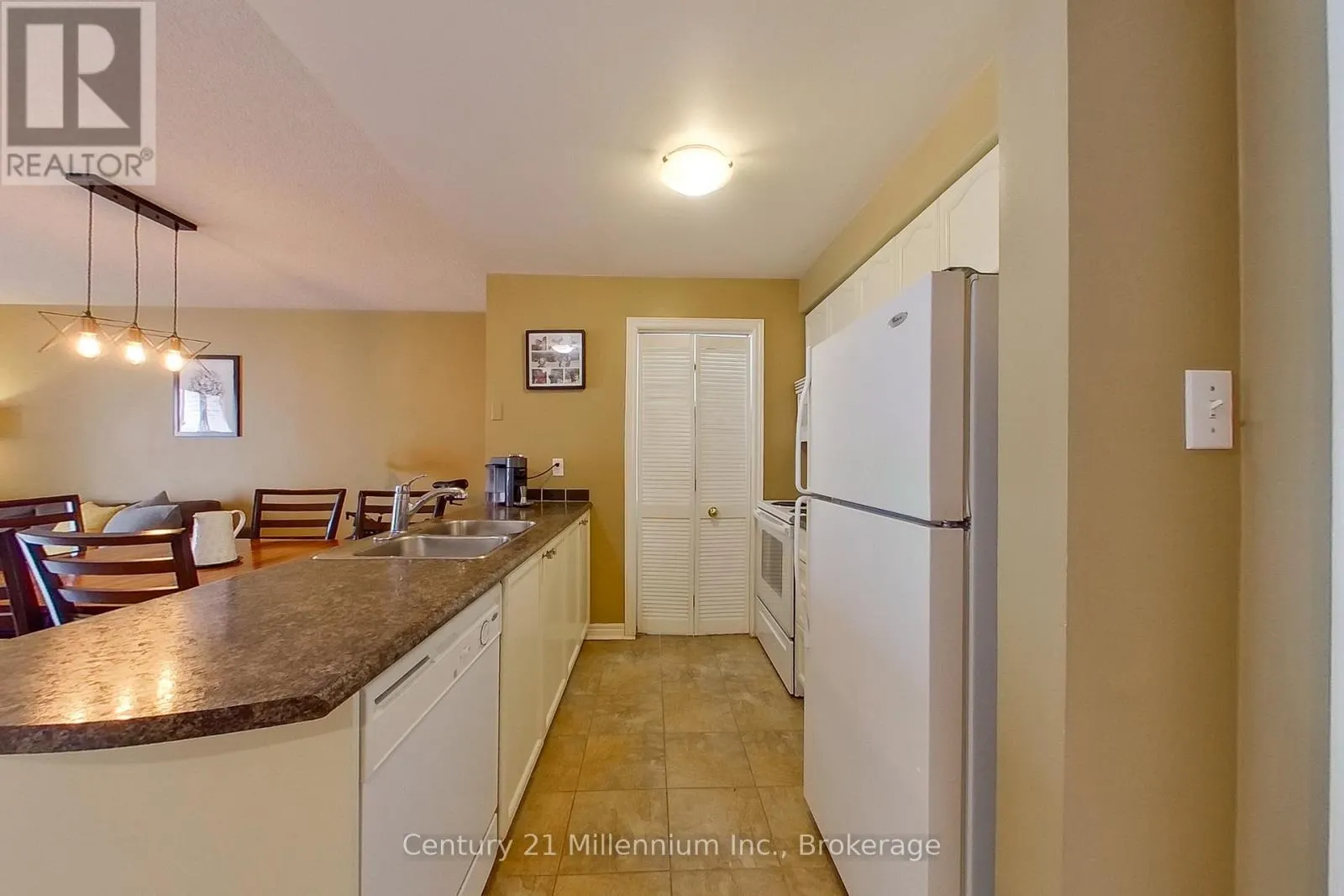 825 - 34 DAWSON DRIVE #825
