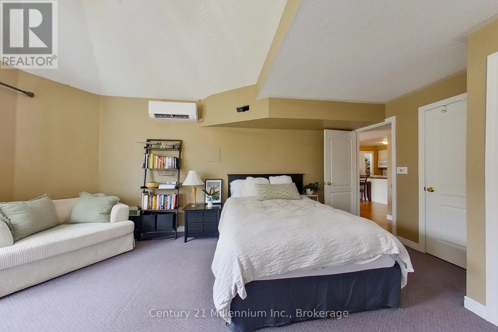 825 - 34 DAWSON DRIVE #825