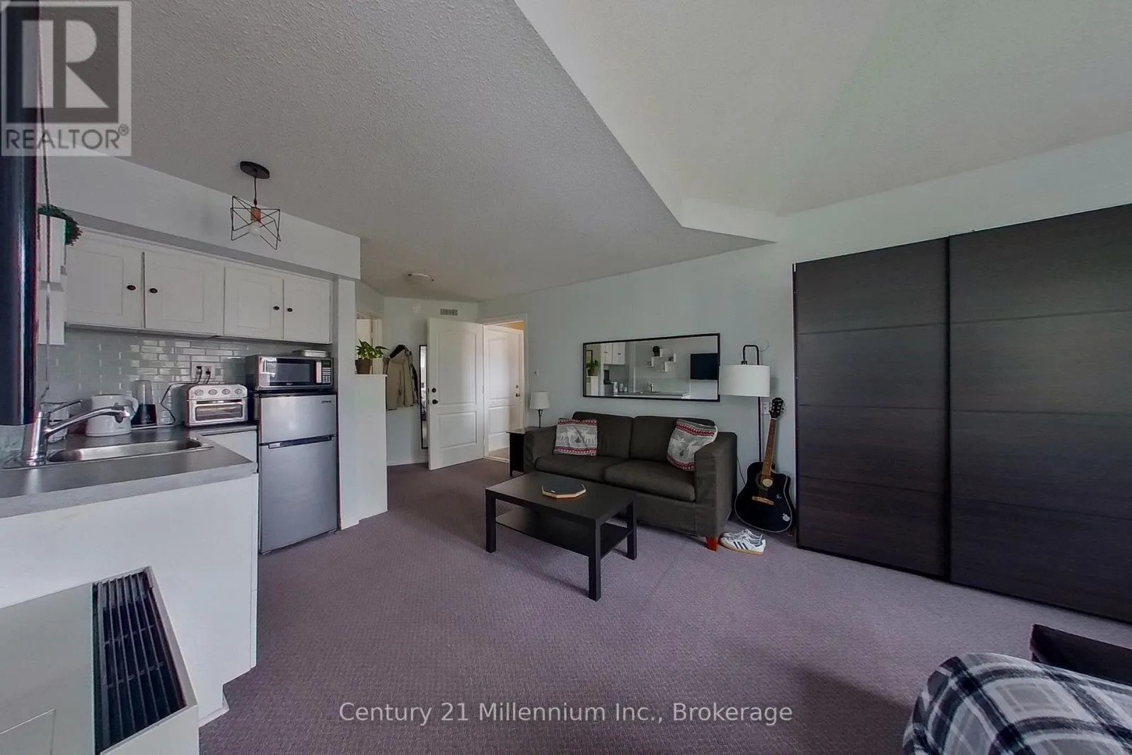 825 - 34 DAWSON DRIVE #825