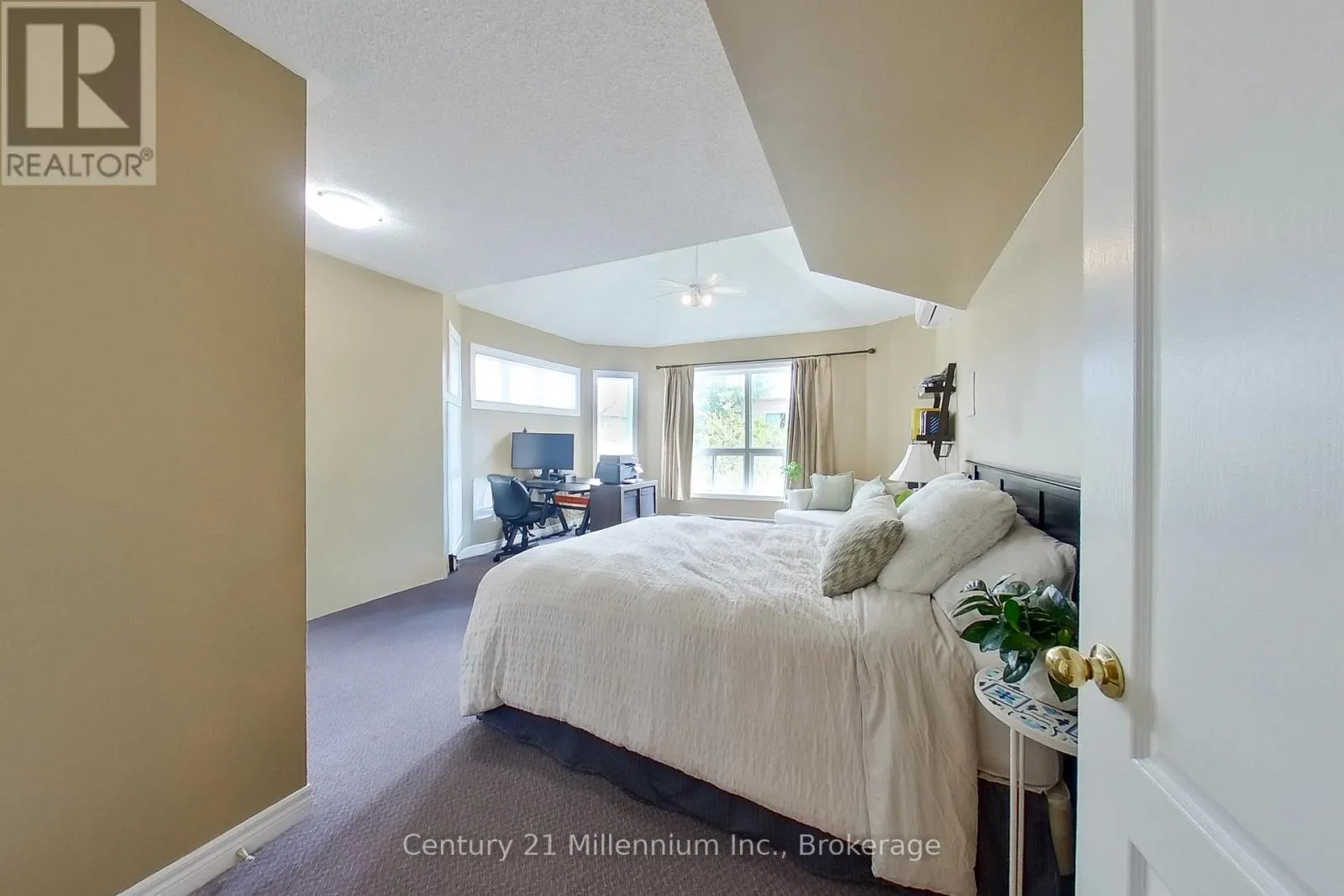 825 - 34 DAWSON DRIVE #825