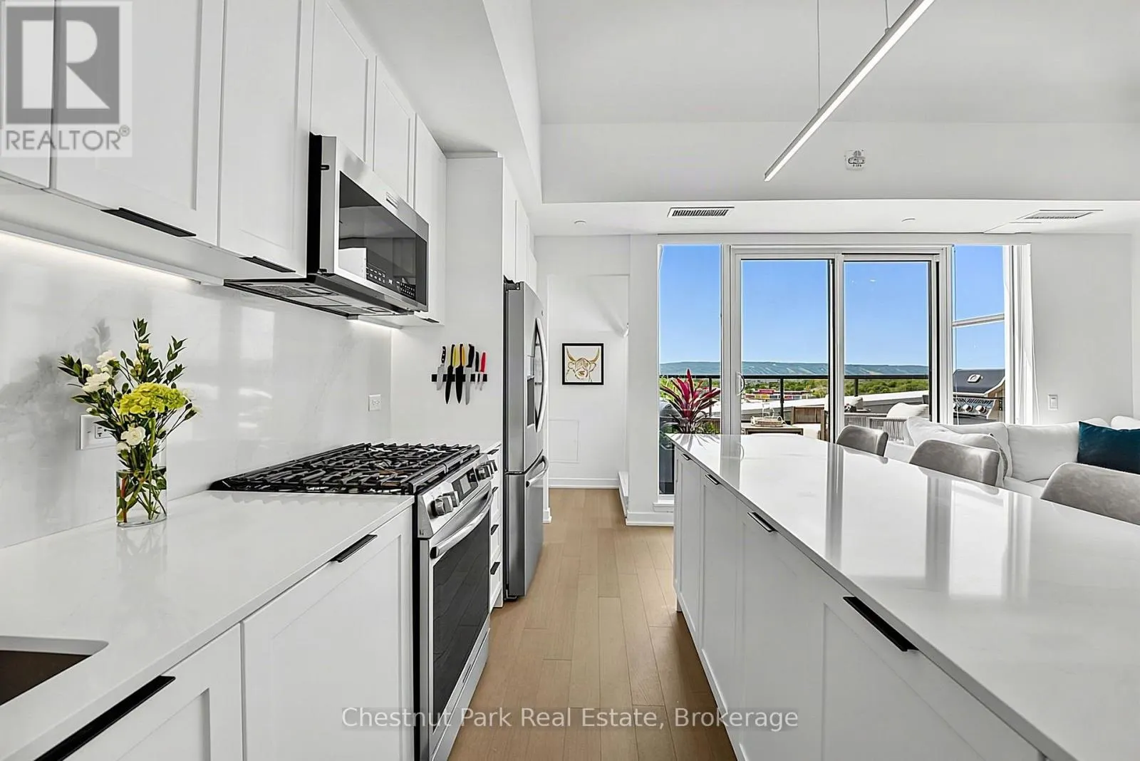 618 - 31 HURON STREET #618
