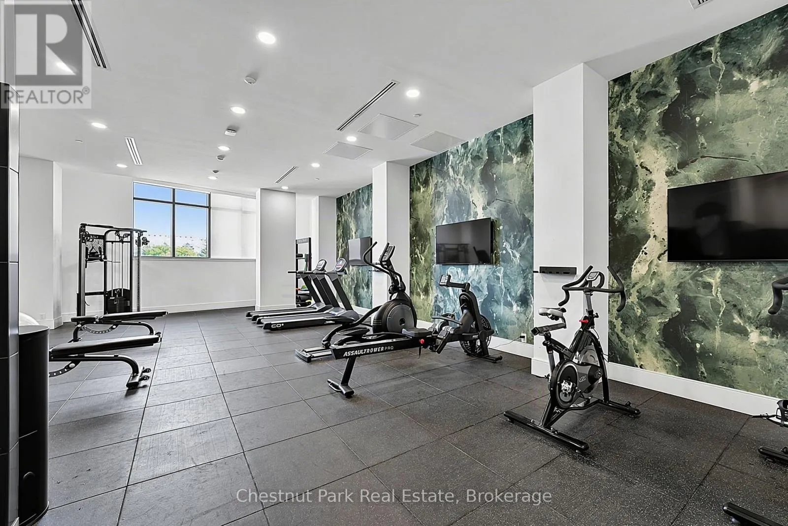 618 - 31 HURON STREET #618