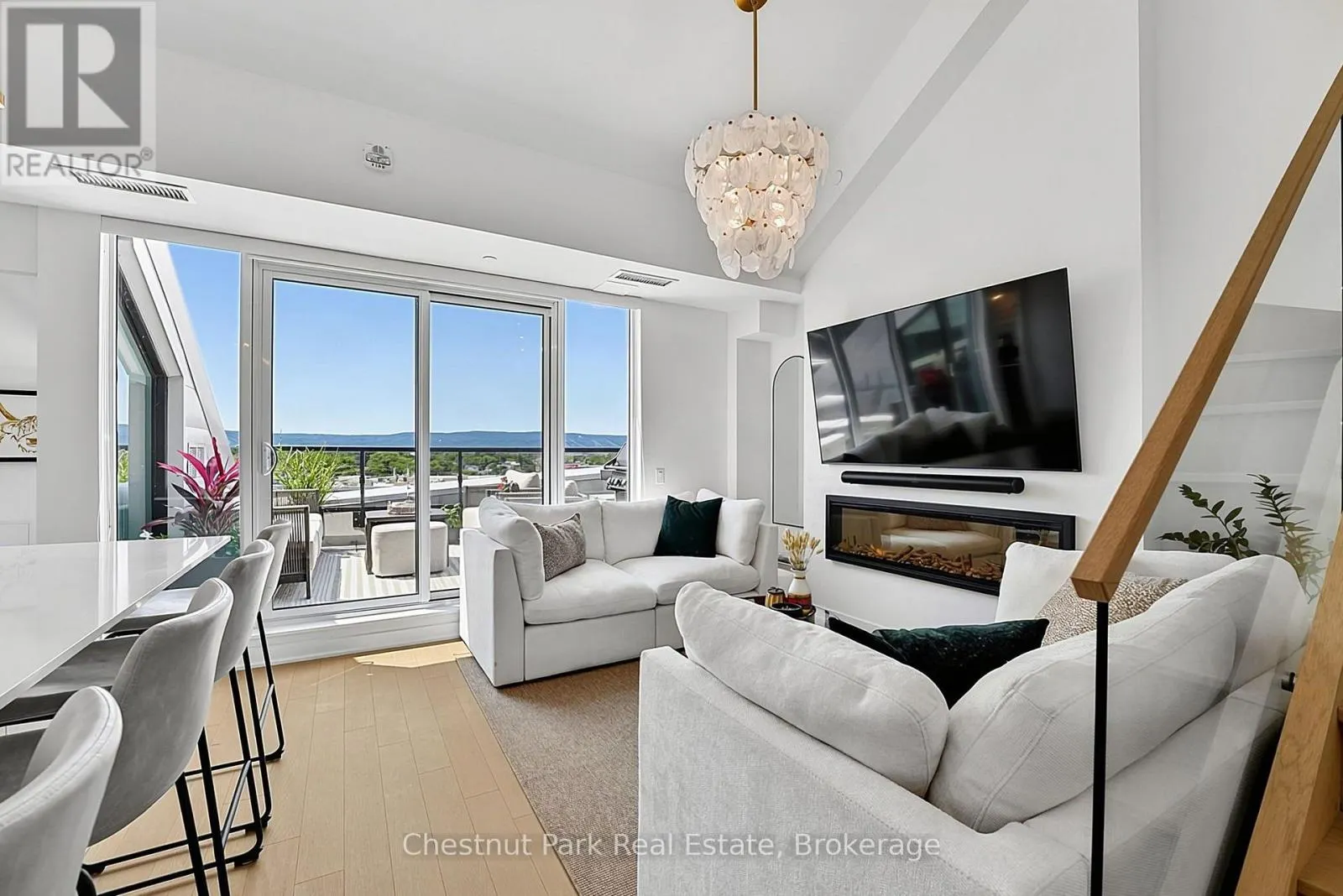 618 - 31 HURON STREET #618