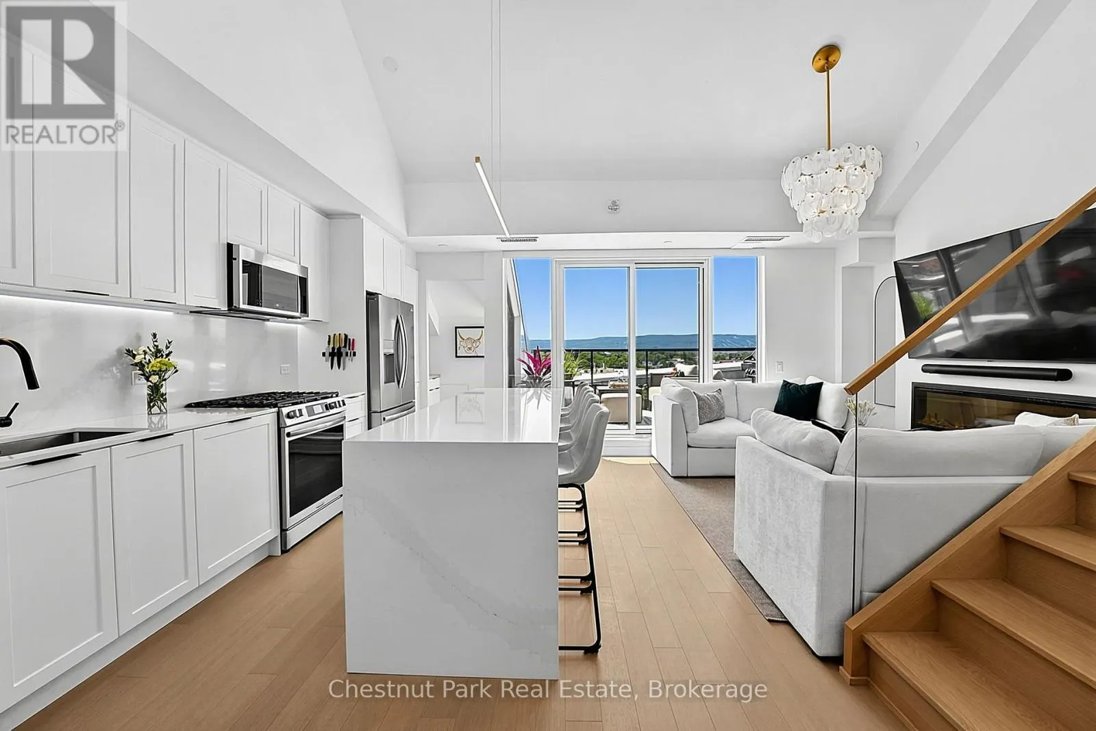 618 - 31 HURON STREET #618
