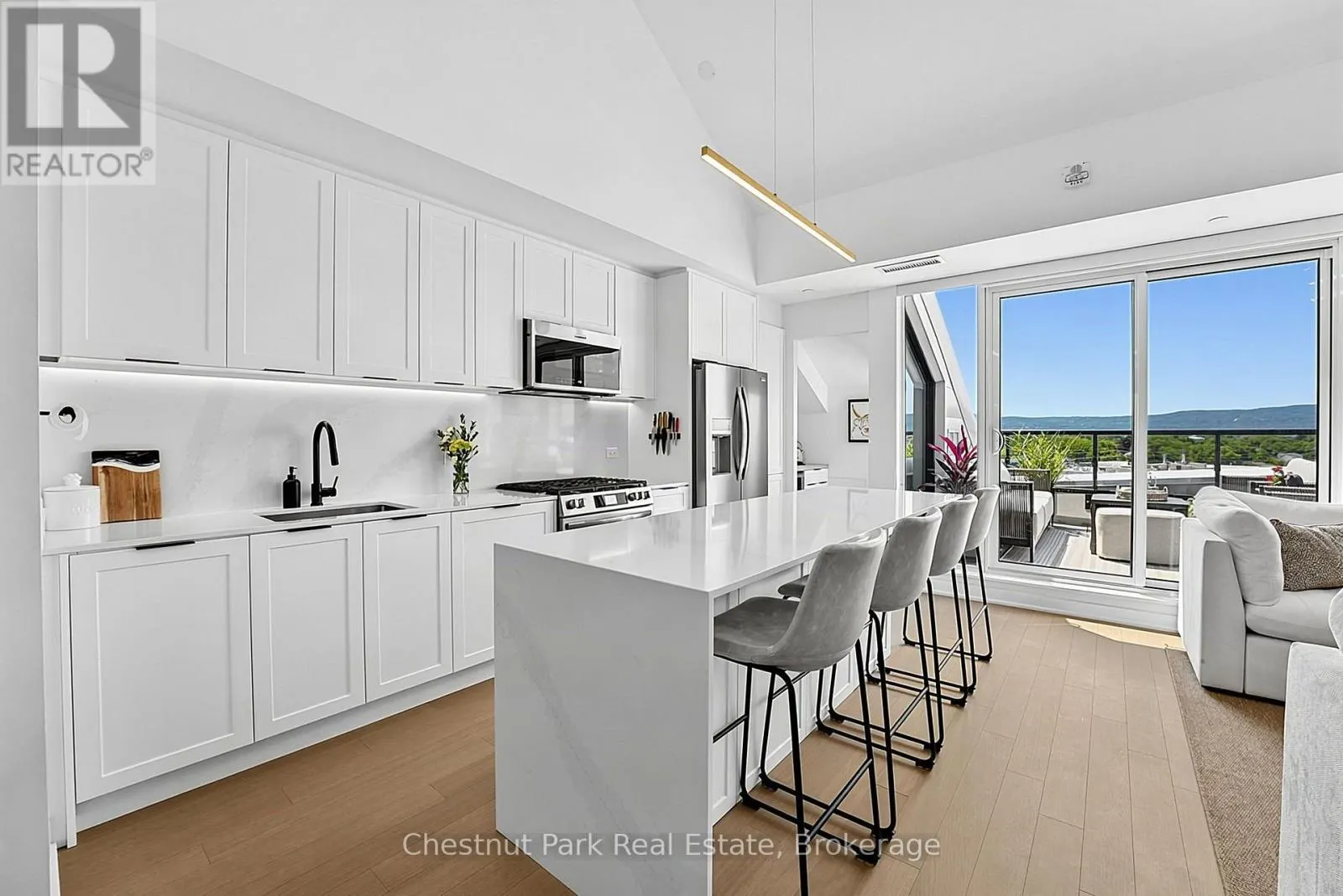 618 - 31 HURON STREET #618
