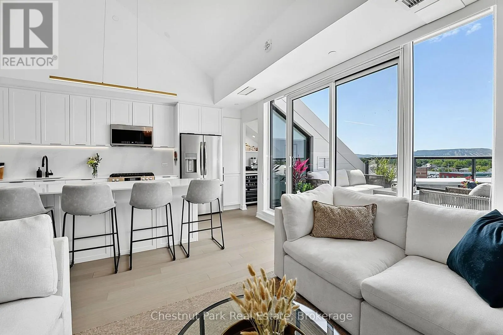 618 - 31 HURON STREET #618