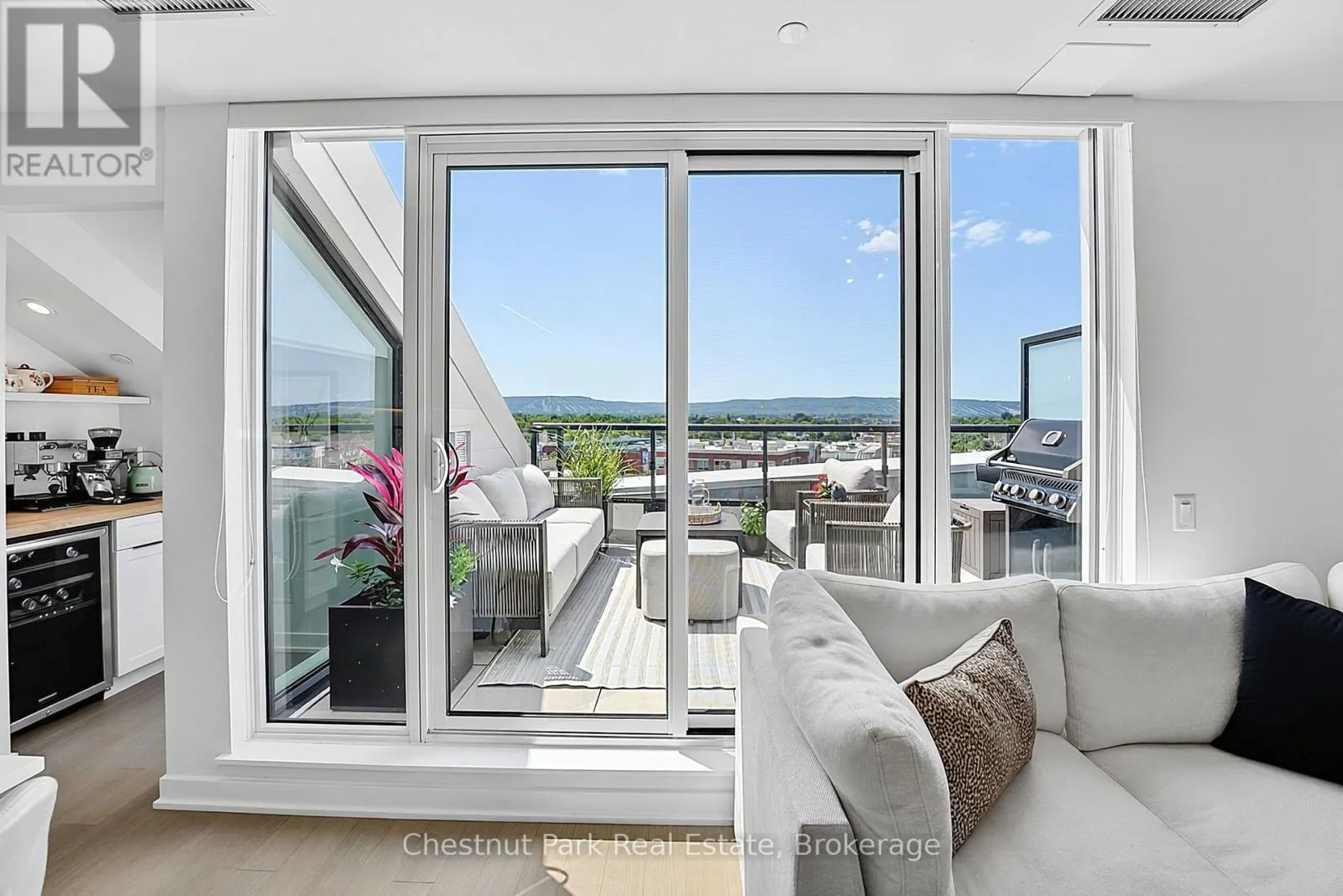 618 - 31 HURON STREET #618