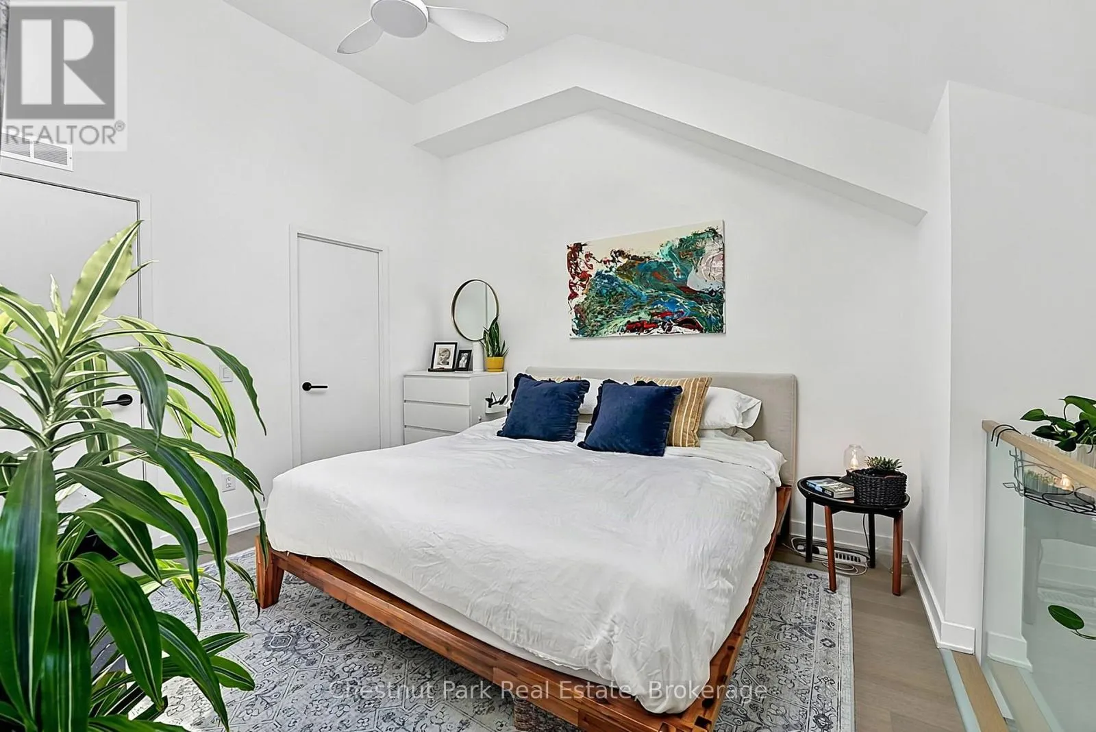 618 - 31 HURON STREET #618